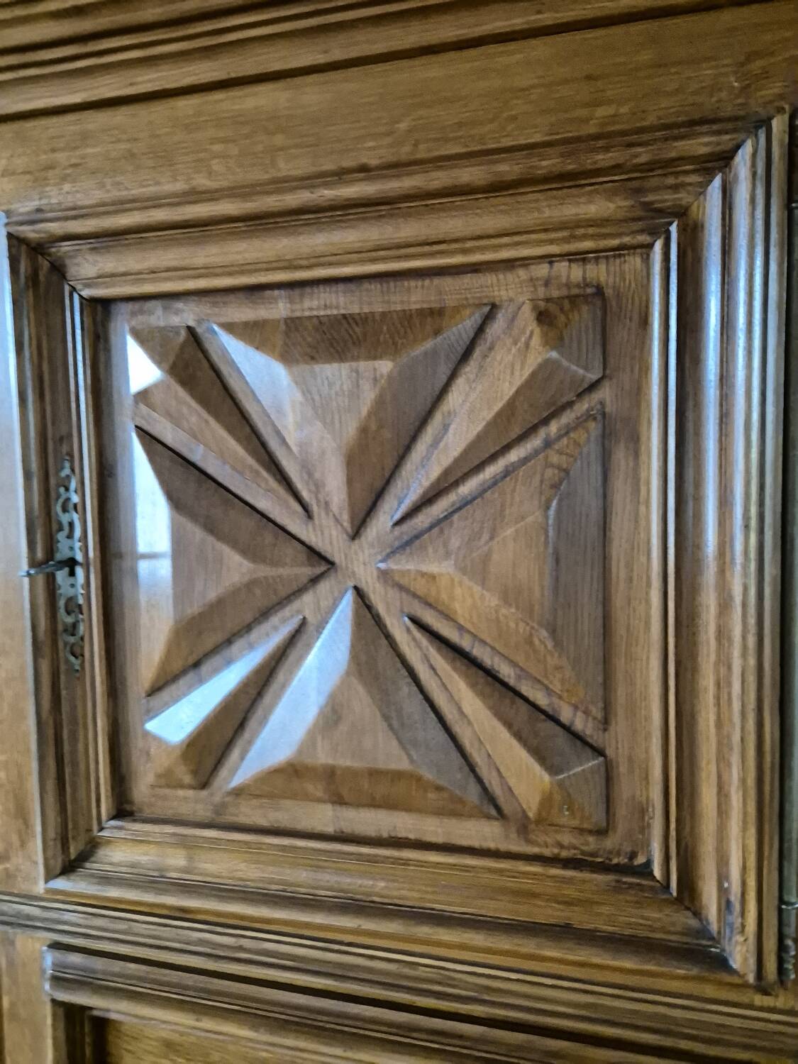 Bonnetière dit homme debout en chêne massif à pointes de diamants style Louis XIII