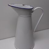 White enamelled broc, blue edé