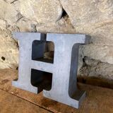 Letter metal H