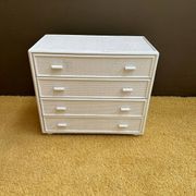 Commode en rotin blanc