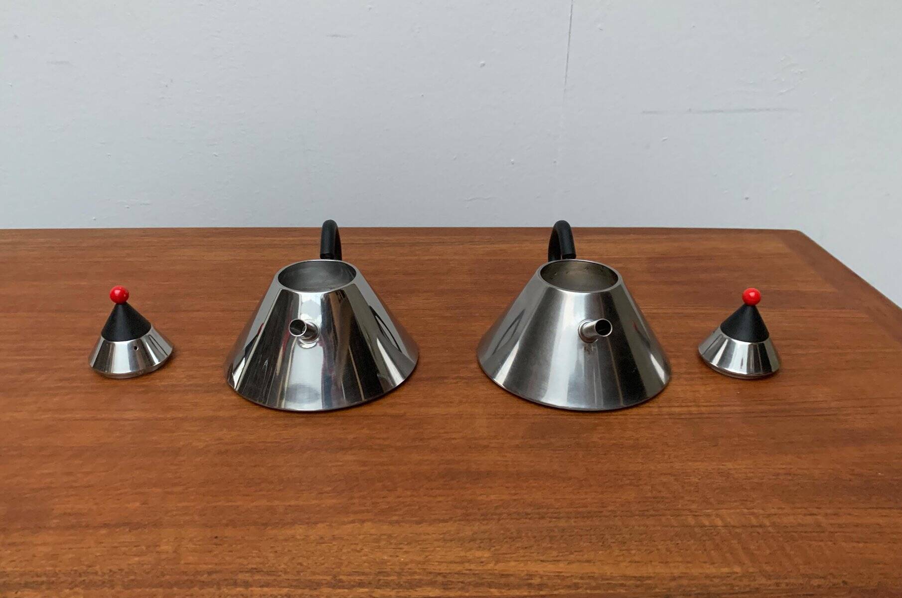 Postmodern Japanese kettle in stainless steel, set of 2