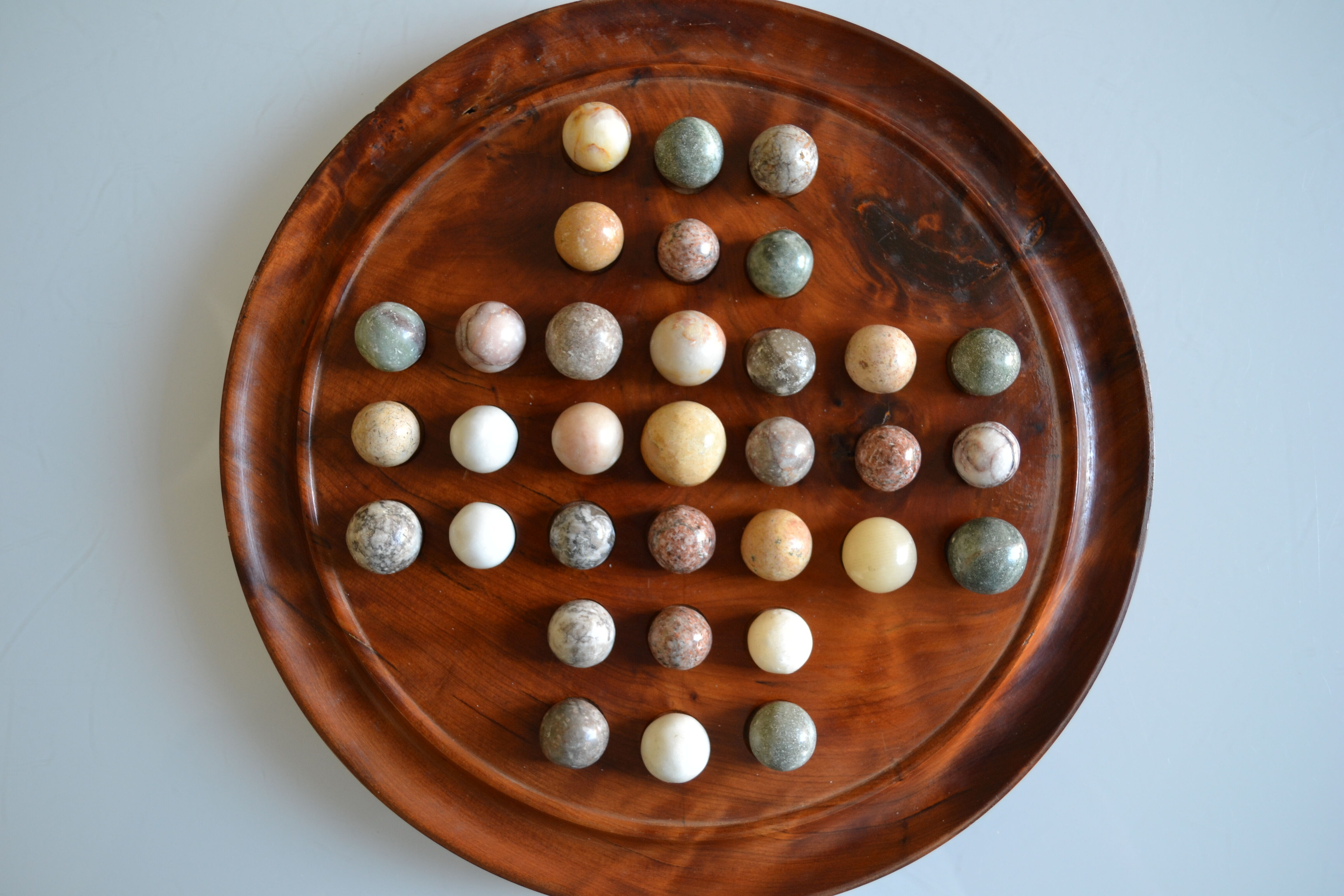 Solitaire game in exotic wood and semi-precious stones