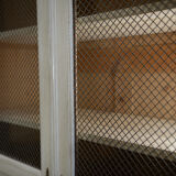 Showcase 2 doors mesh in fir 1930 patinated white