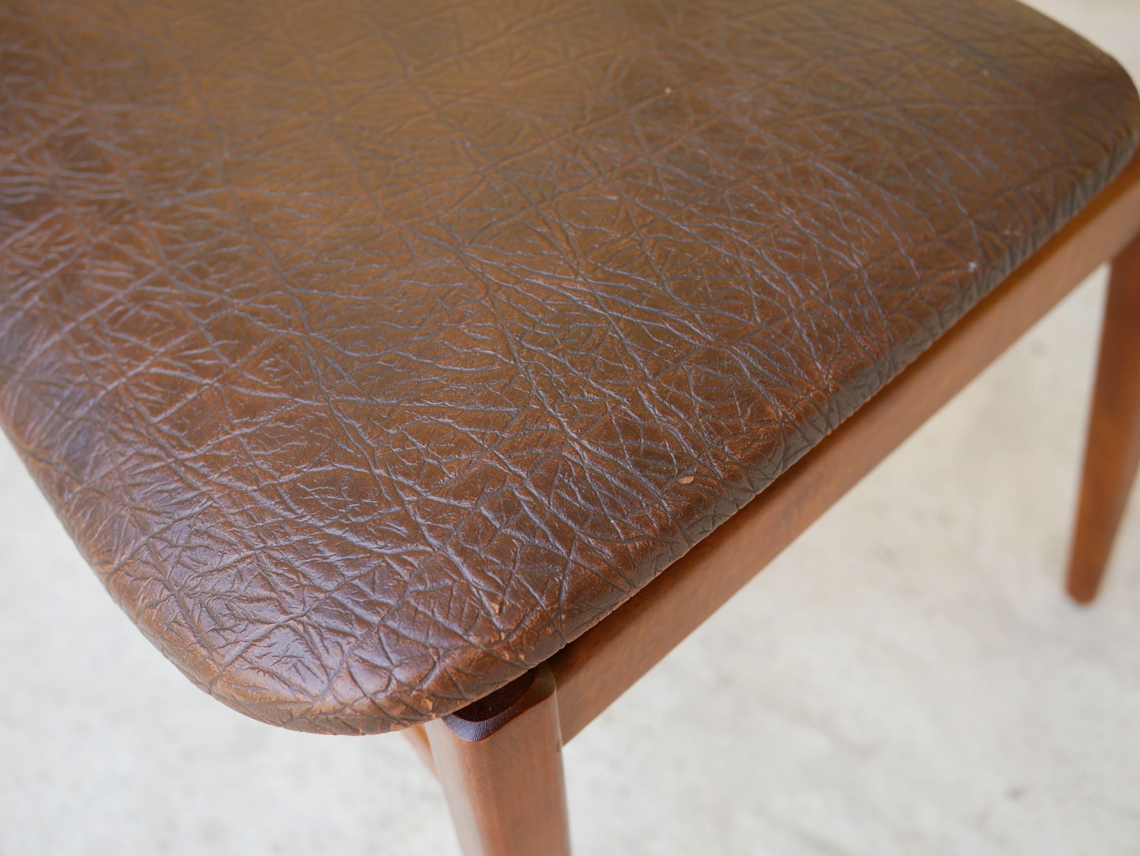 Set of 6 vintage wood and leatherette chairs