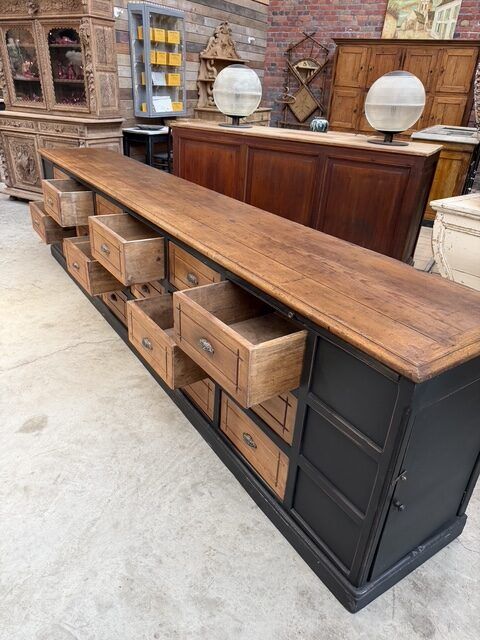 Immense workshop furniture from the early 20th century.
