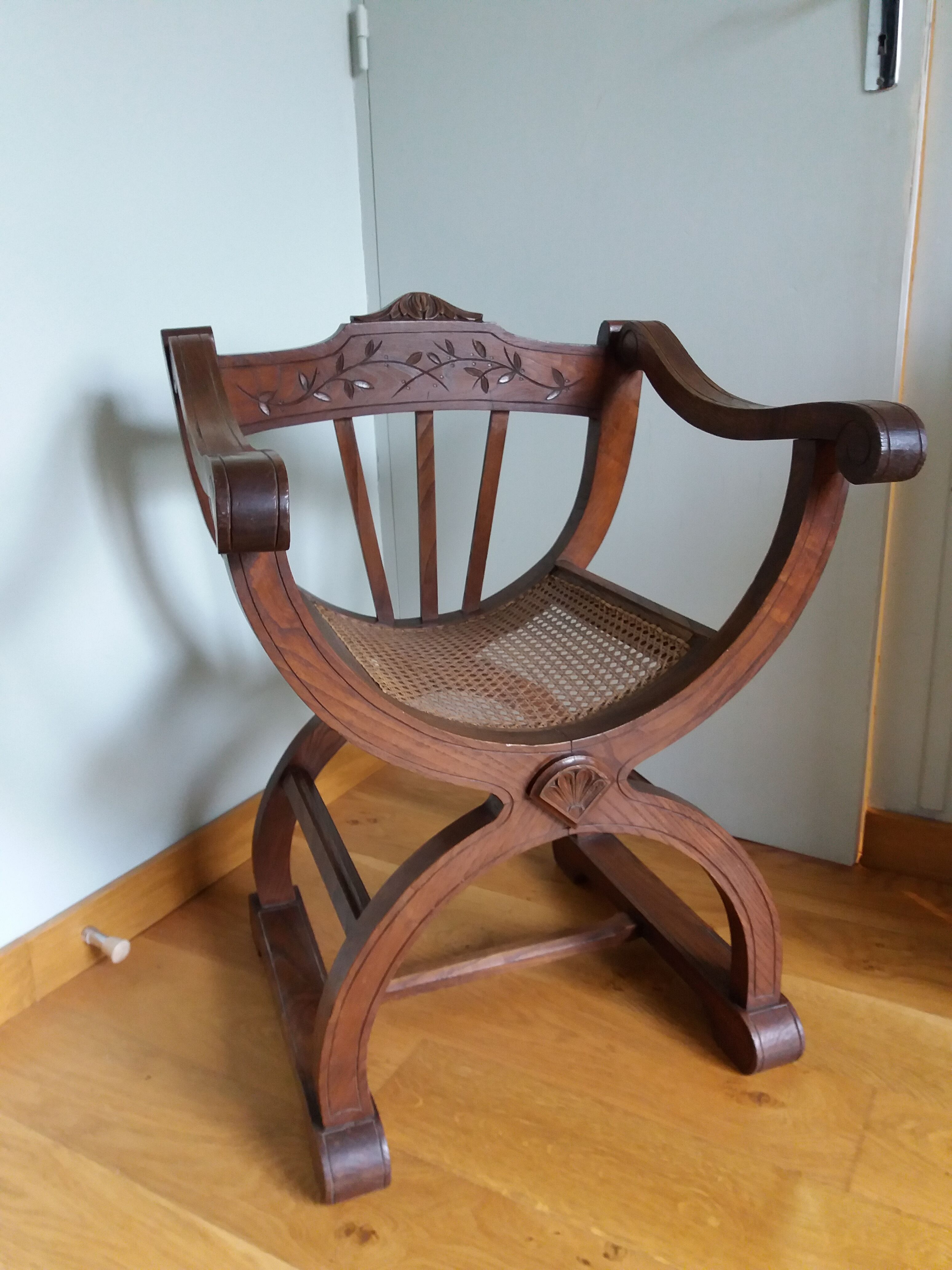 Armchair Curule Dagobert wood and rattan canning