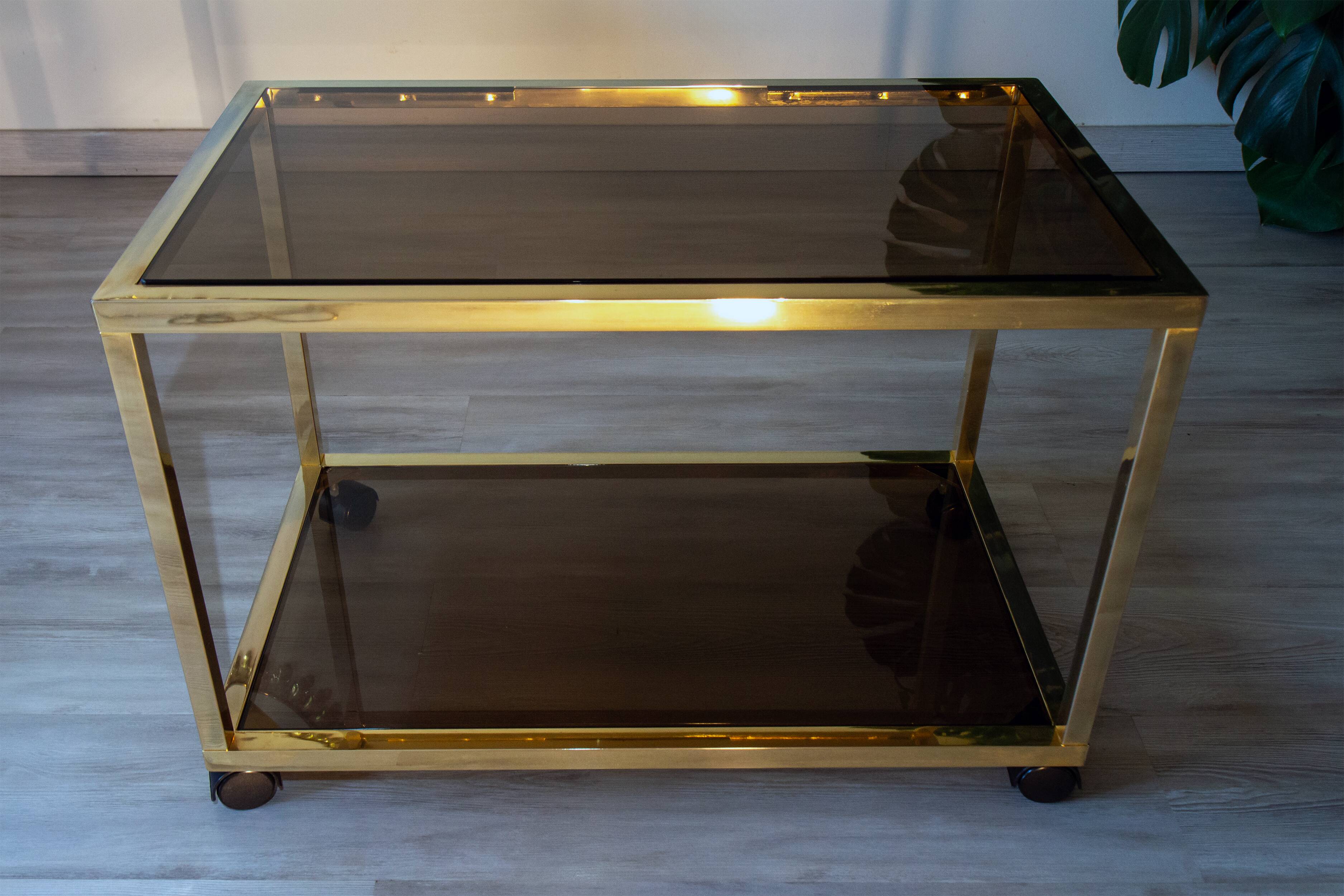 Desserte, Table d'appoint métal doré et verre fumé, 1970-80