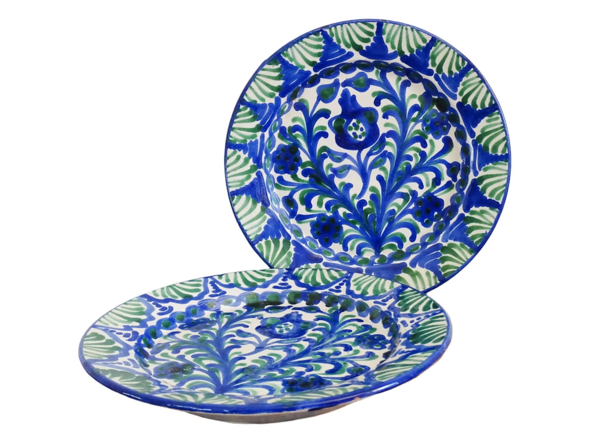 Paire d'assiettes vintage espagnoles en faïence Fajalauza, vertes et bleues.