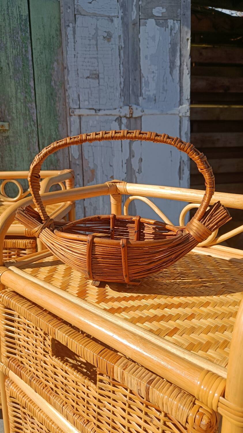 Vintage rattan fruit basket – bohemian antique basket from the 1960s