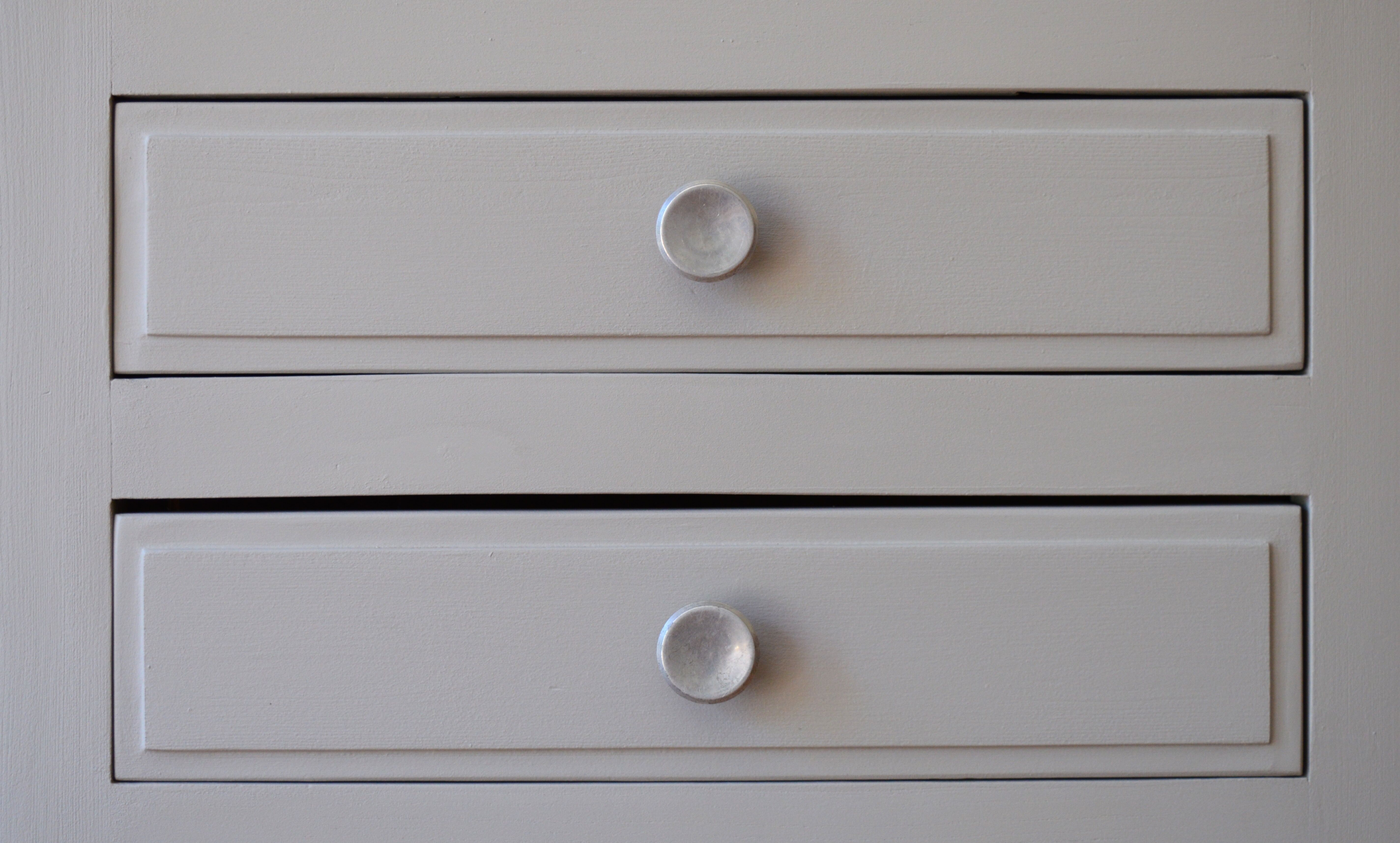 Asymmetrical cabinet