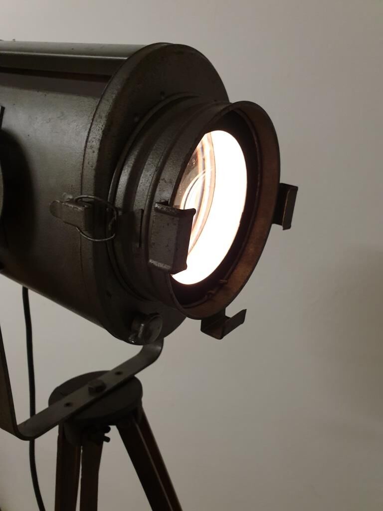 Cremer AE Paris projector