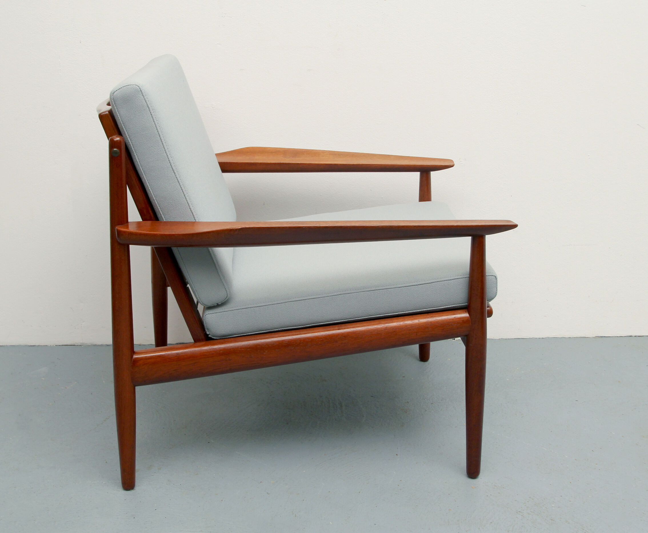 Fauteuil teck des années 1960 en gris, Arne Vodder