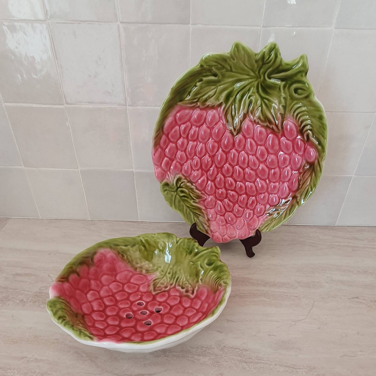 Presentation dish and salad bowl in Italian Barbotine