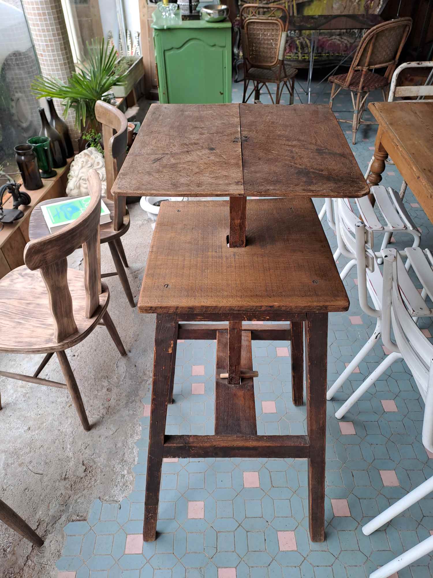 Hot seat artist sculptor painter workshop