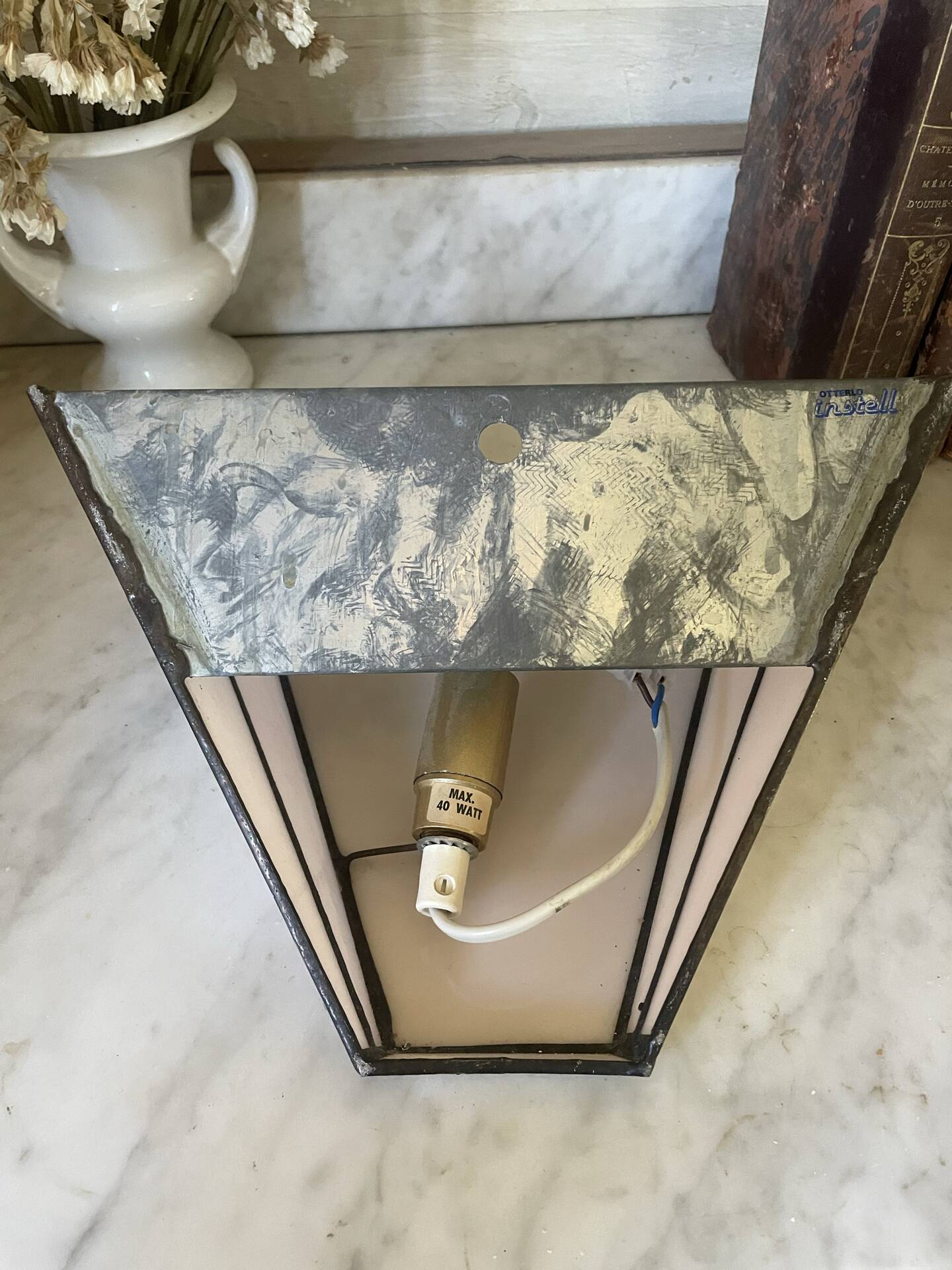 Vintage style Tiffany wall lamp