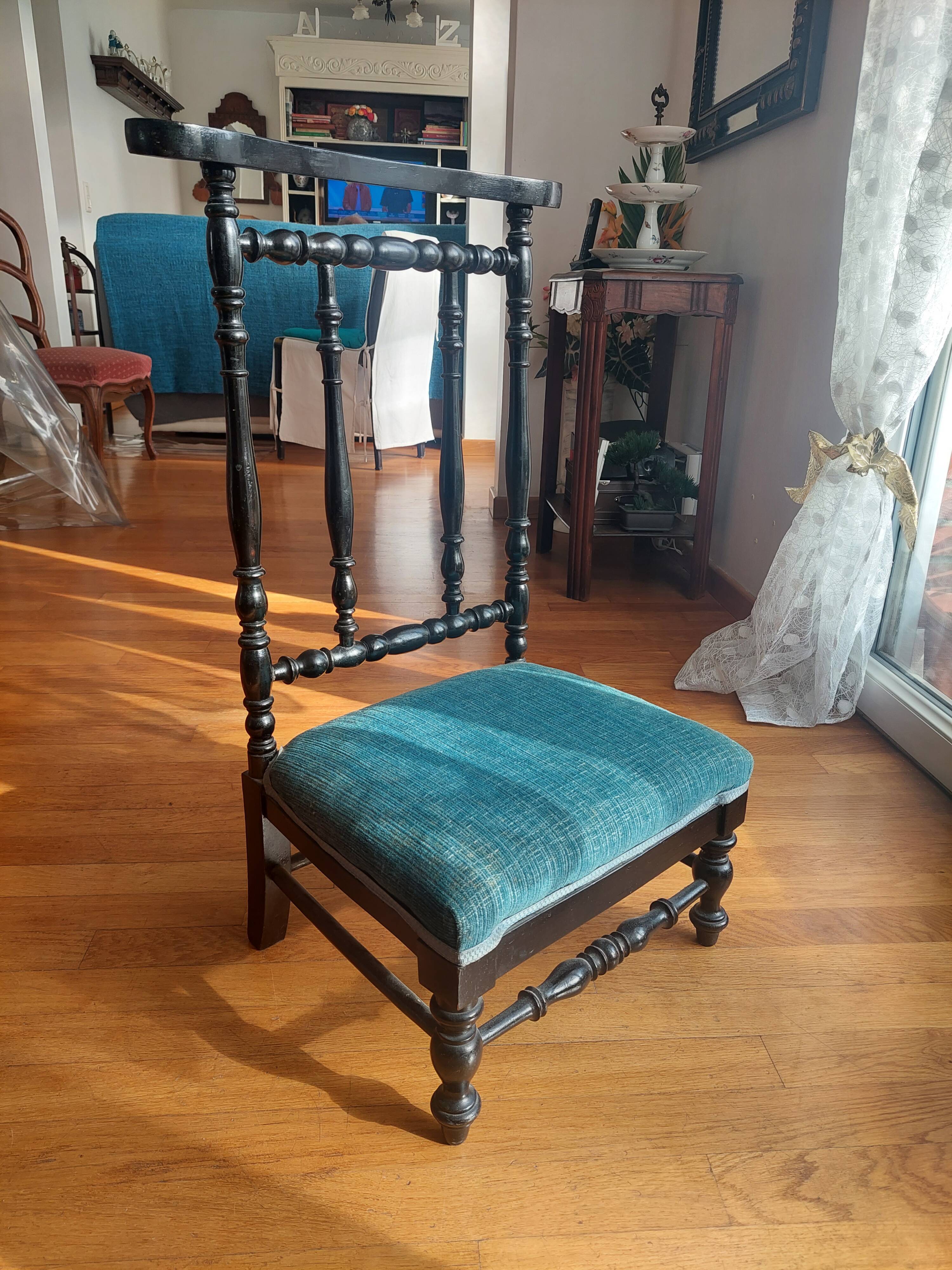 Antique prie-dieu chair in twisted black wood and blue velvet seat