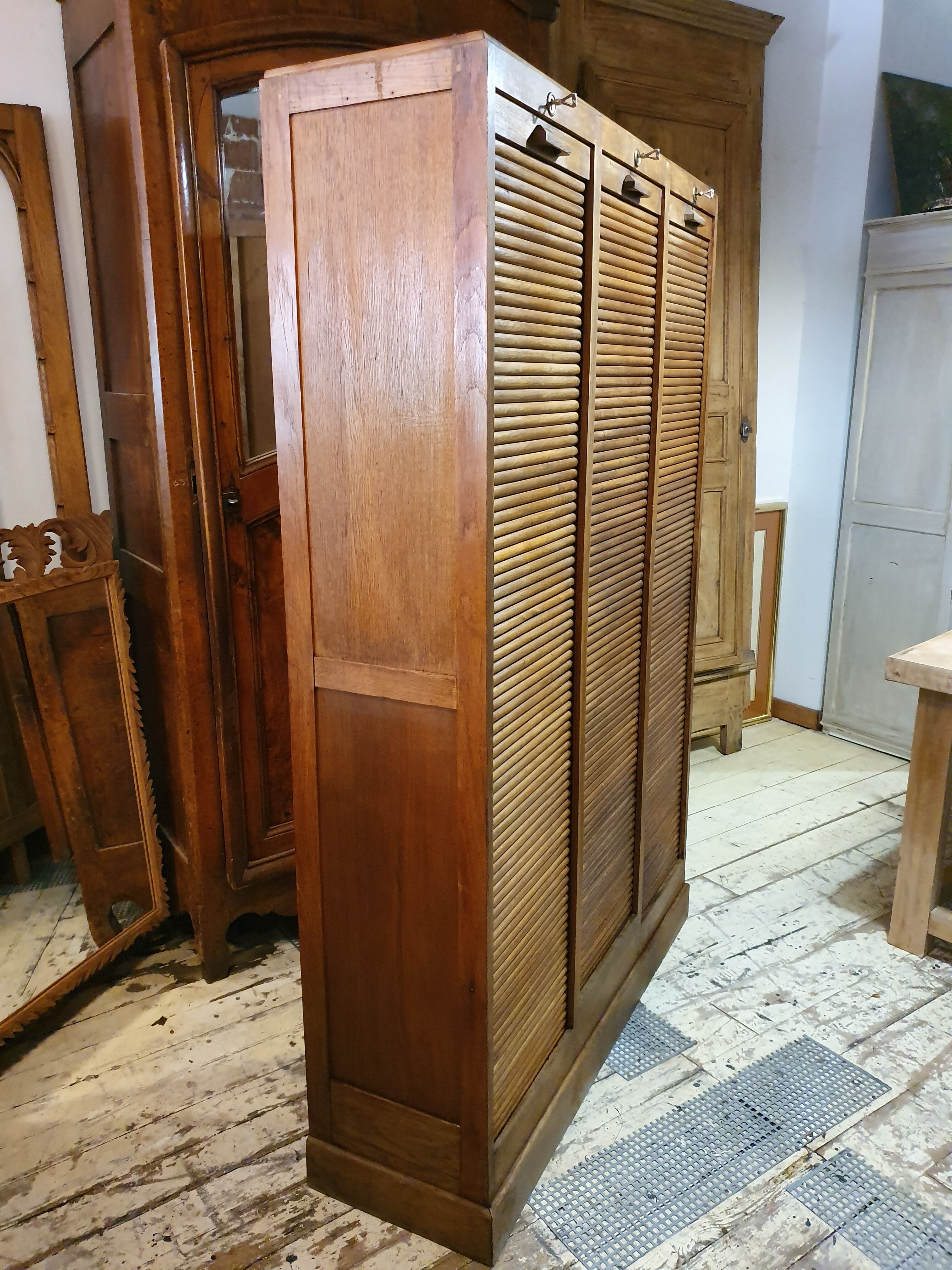 Curtain binder cabinet