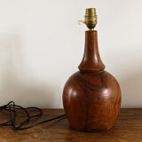 Pied de lampe en bois tourné signé
