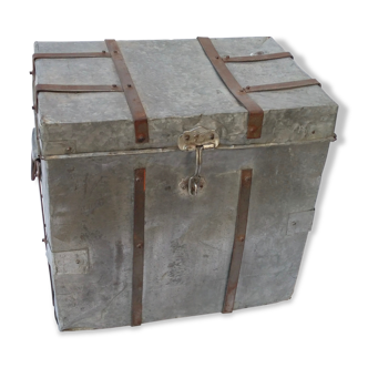 Old flight case vinyl format