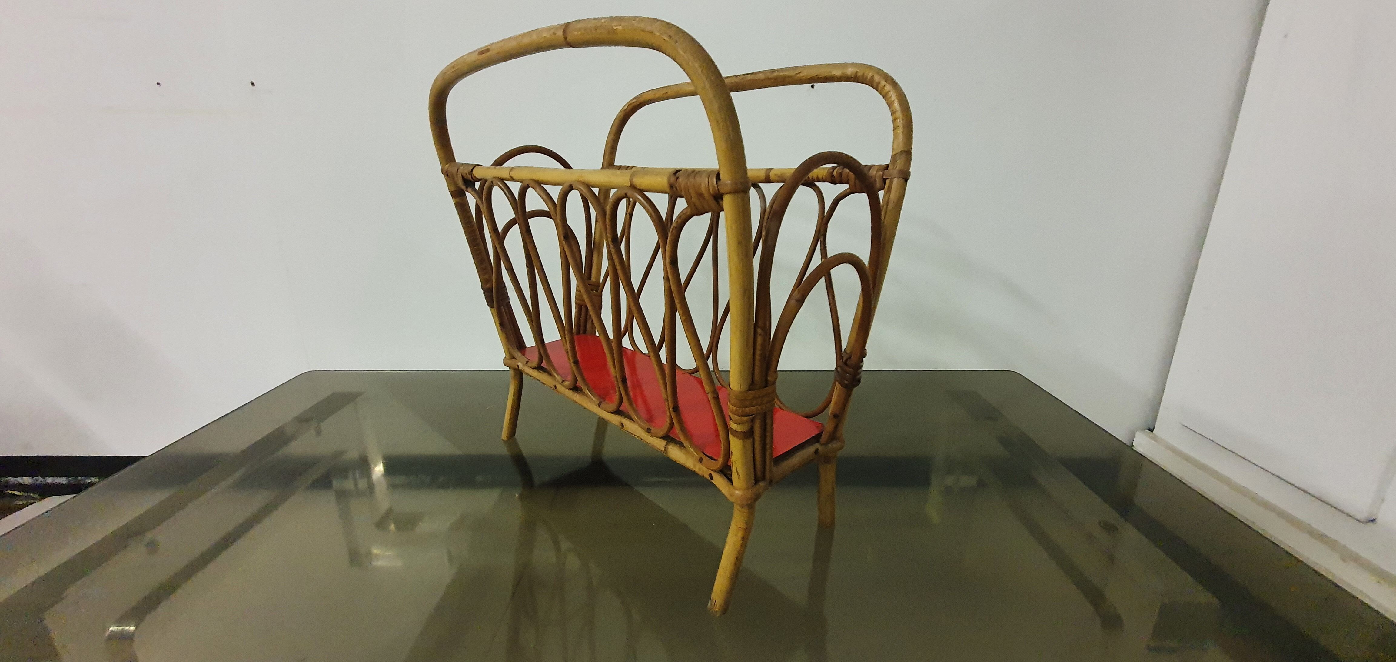 Magazine door in rattan and formica