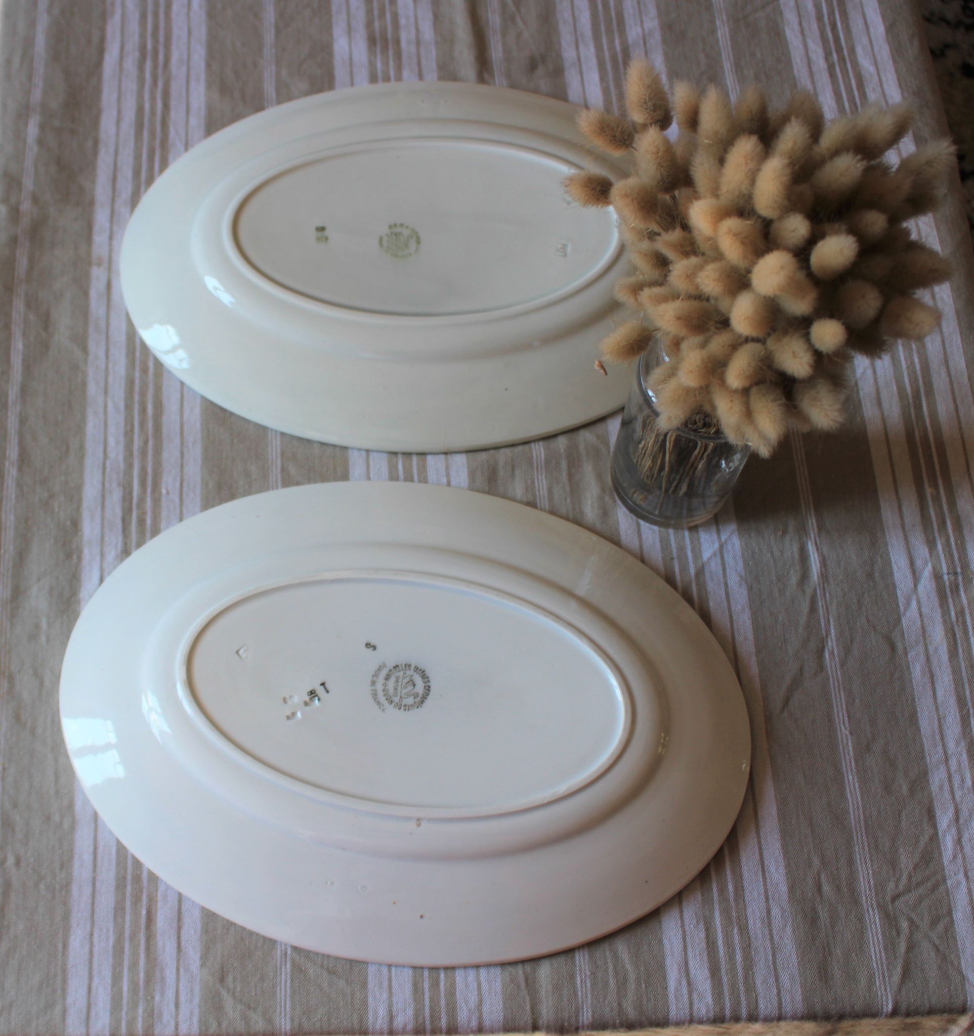 Lot 2 oval dishes Terre de fer Saint Amand swan