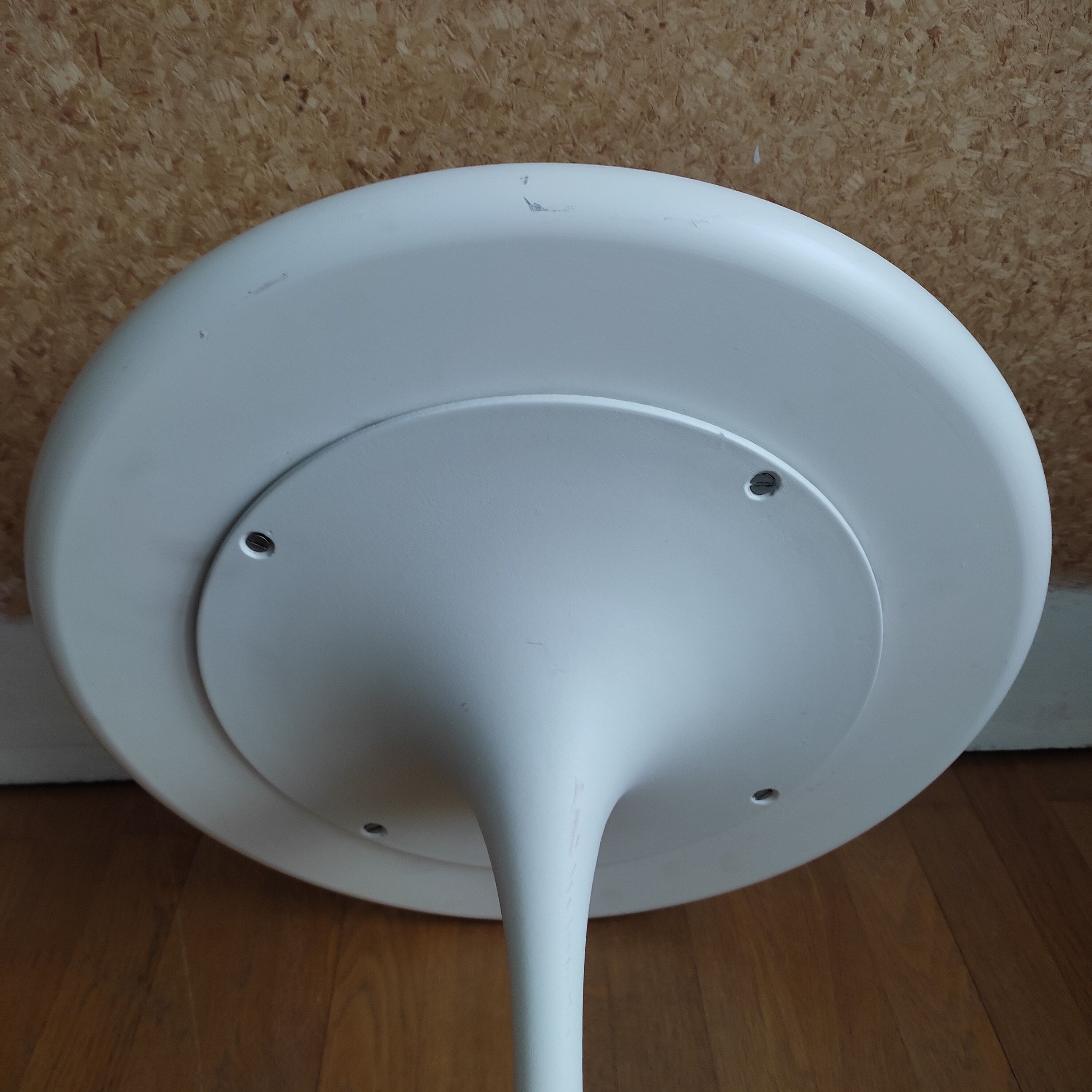 Arkana tulip table by Maurice Burke, Arkana edition 60/70