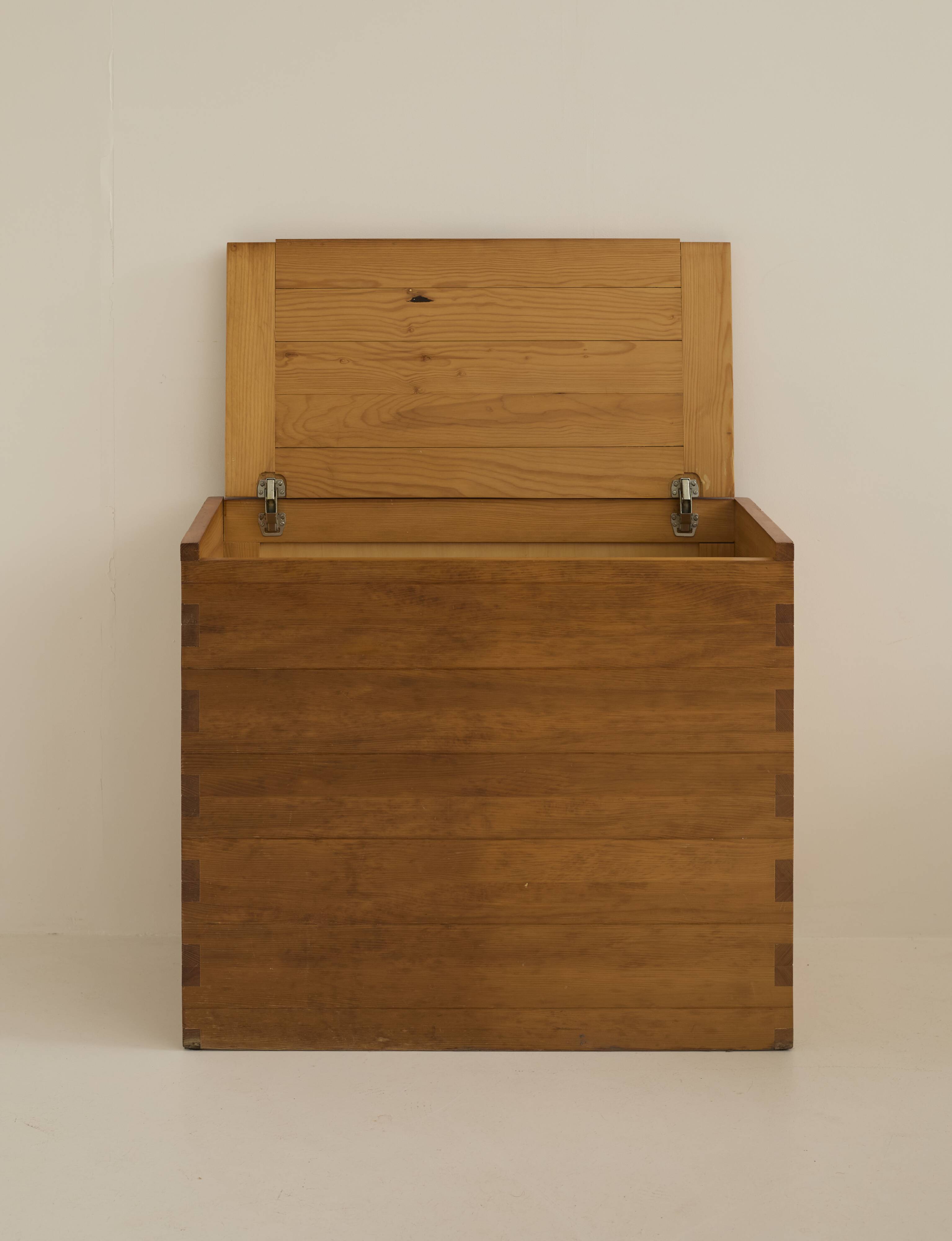 Large chest Maison Regain in solid pine Vintage Circa 1975