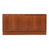 Midcentury Danish lowboard in teak with 2 sliding doors by Hundevad 1960s - 138cm