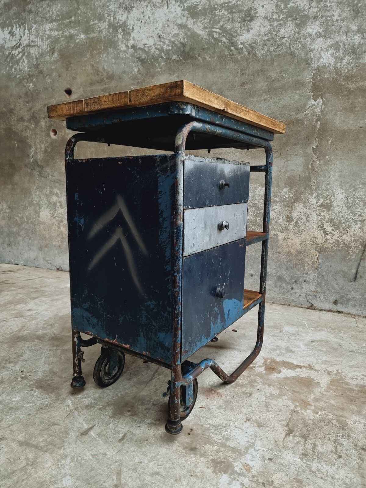 Industrial trolley workbench Citroen chest of drawers