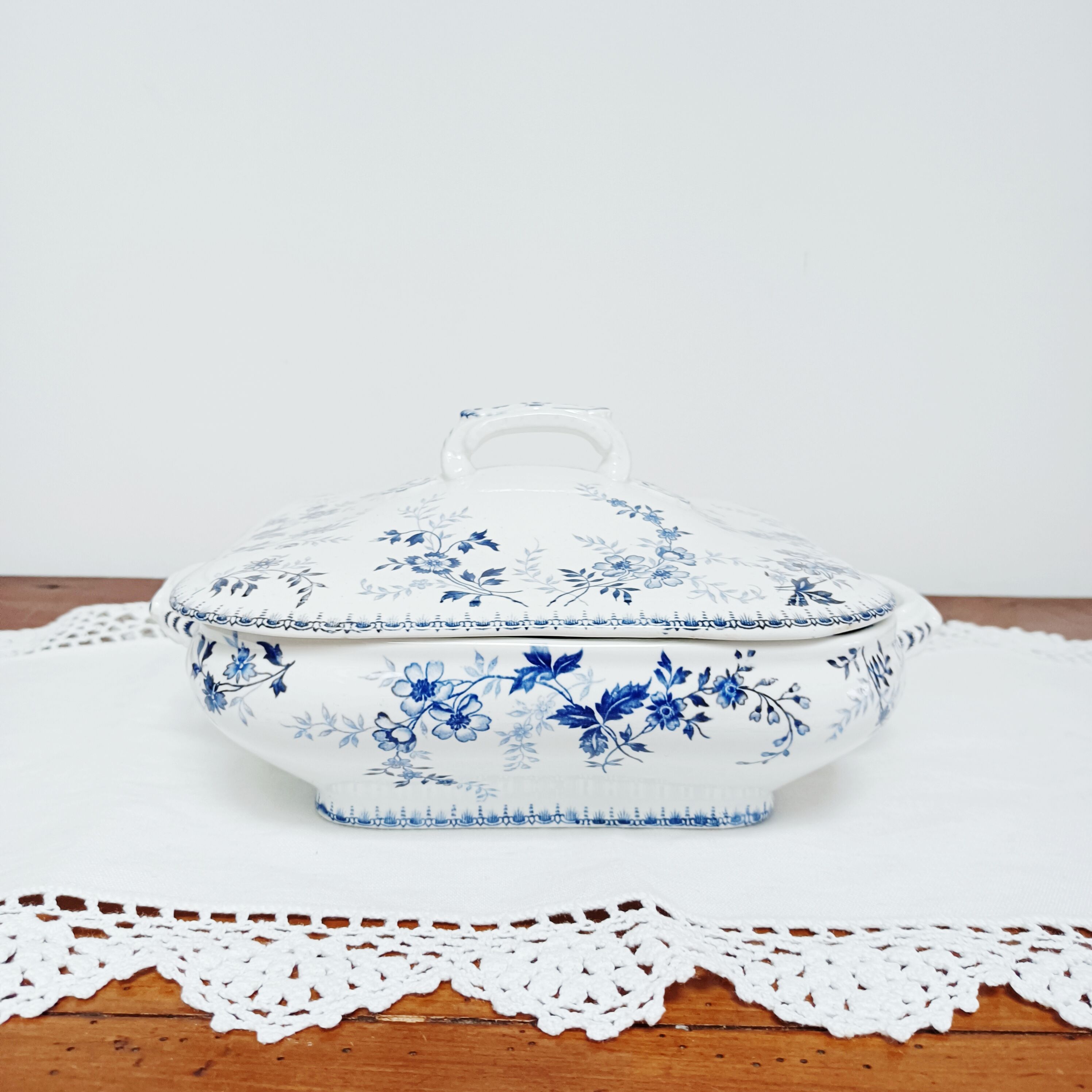 Square soup tureen BFK Dugazon