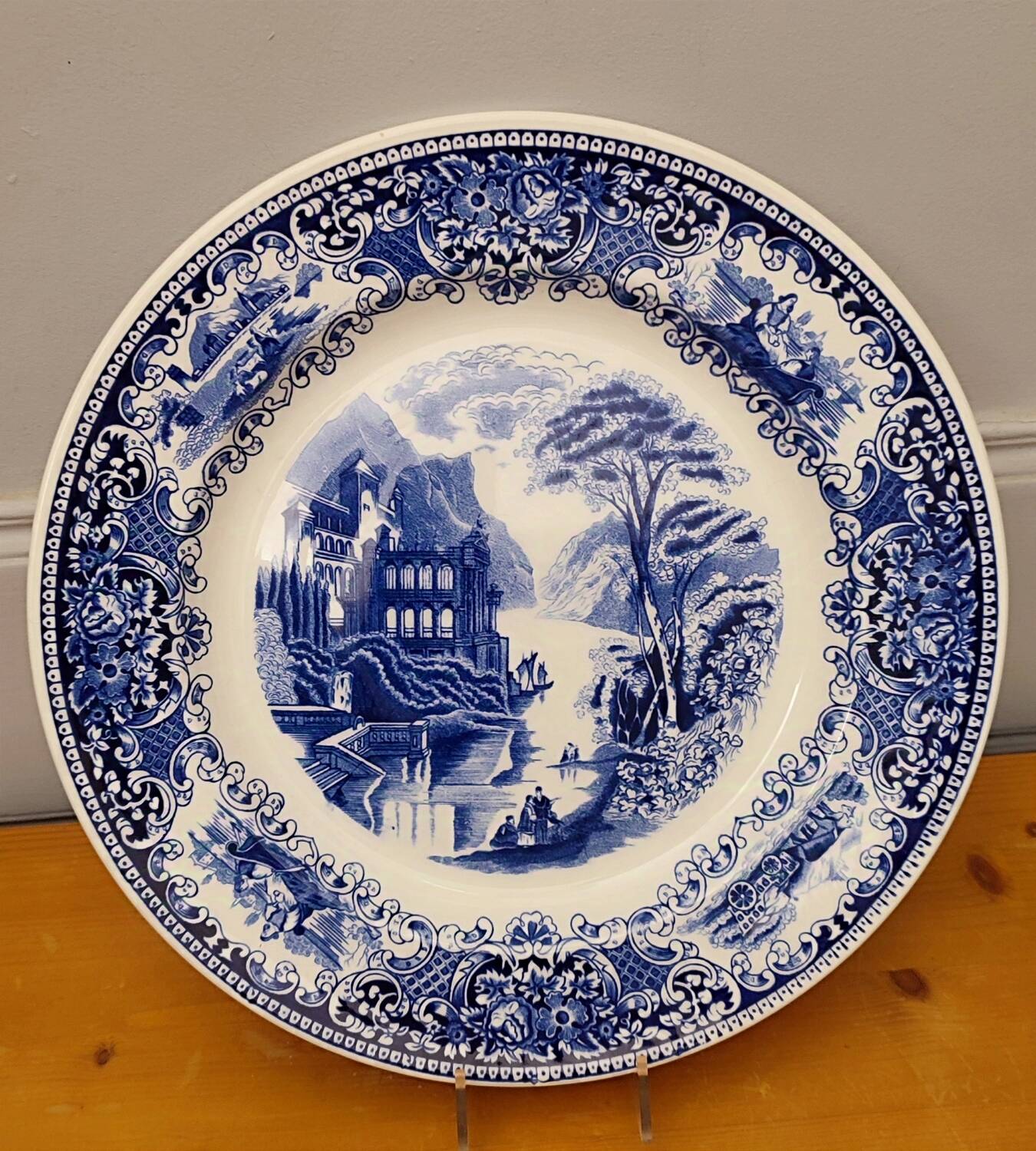 Large Round Dish - Cambridge - Old England