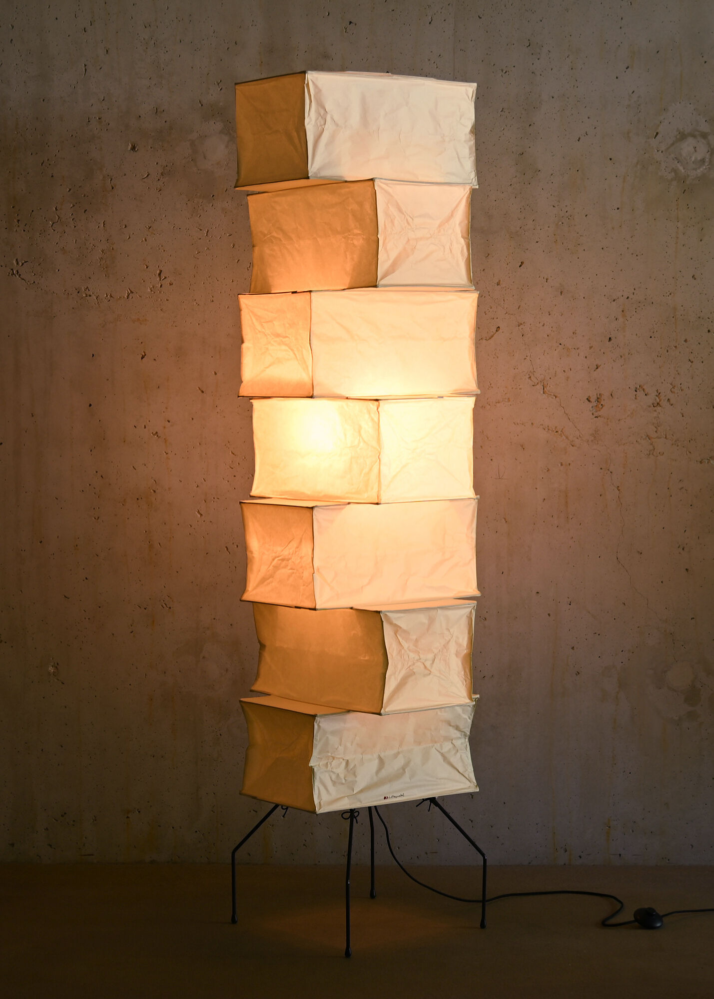 Isamu Noguchi Akari Light Sculpture Model UF4-L10 Handcrafted by Ozeki, Japan