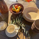 Set of 5 yellow hollow plates