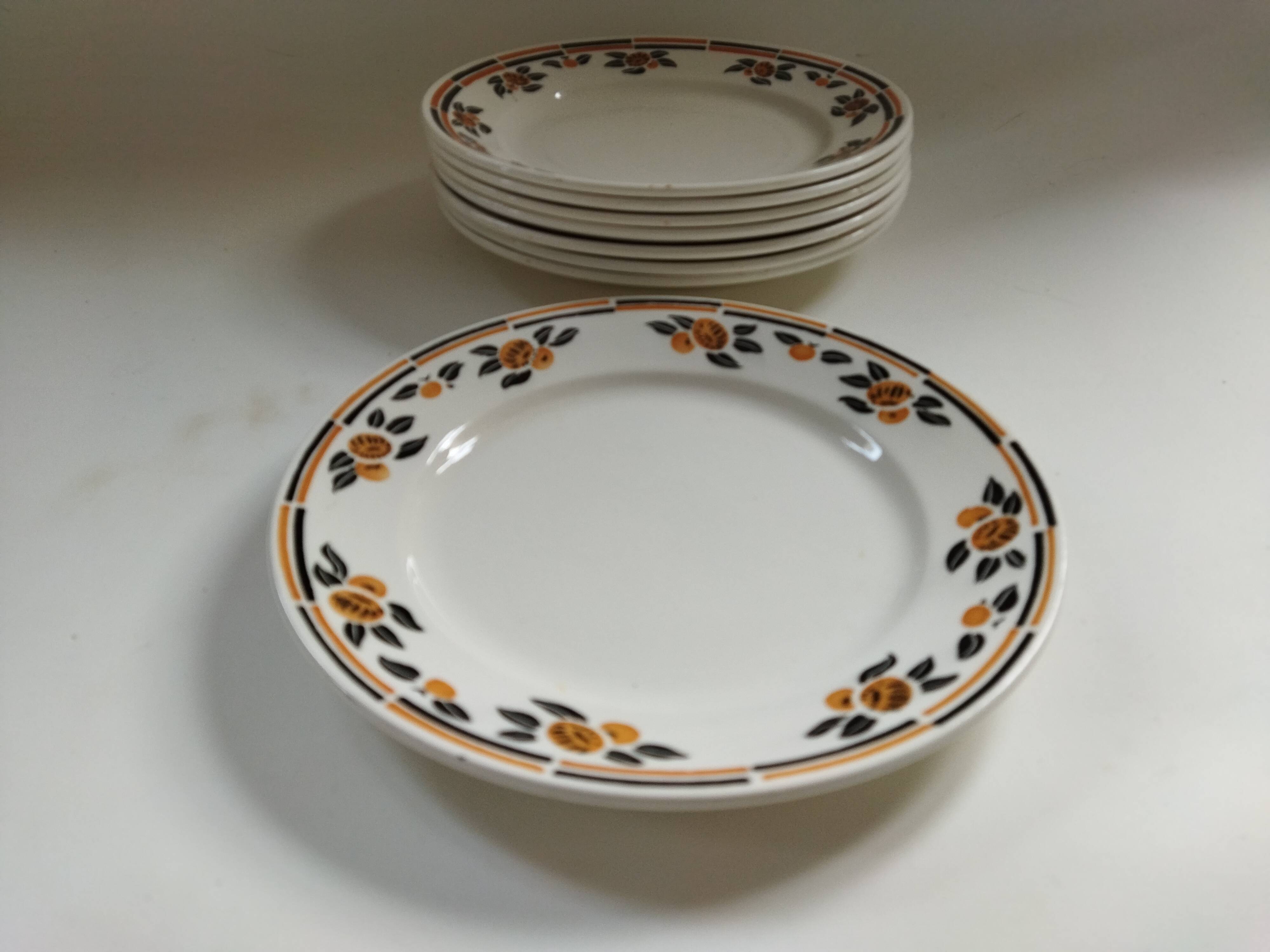 8 Badonviller “Modern” plates