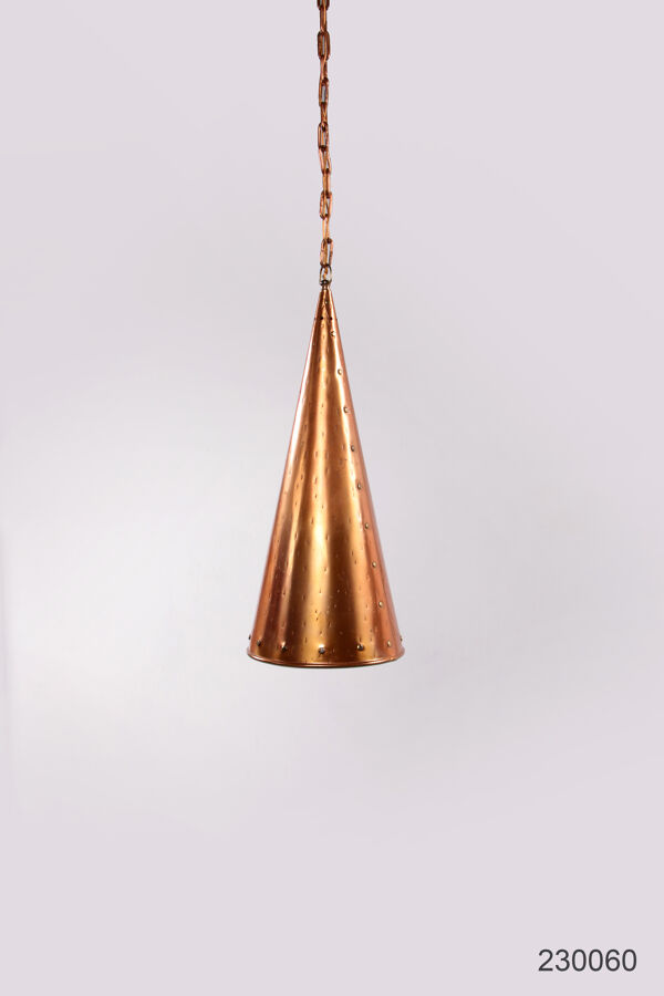 Lampe suspendue en cuivre martelé à la main danoise par E.S Horn Aalestrup, années 1950.