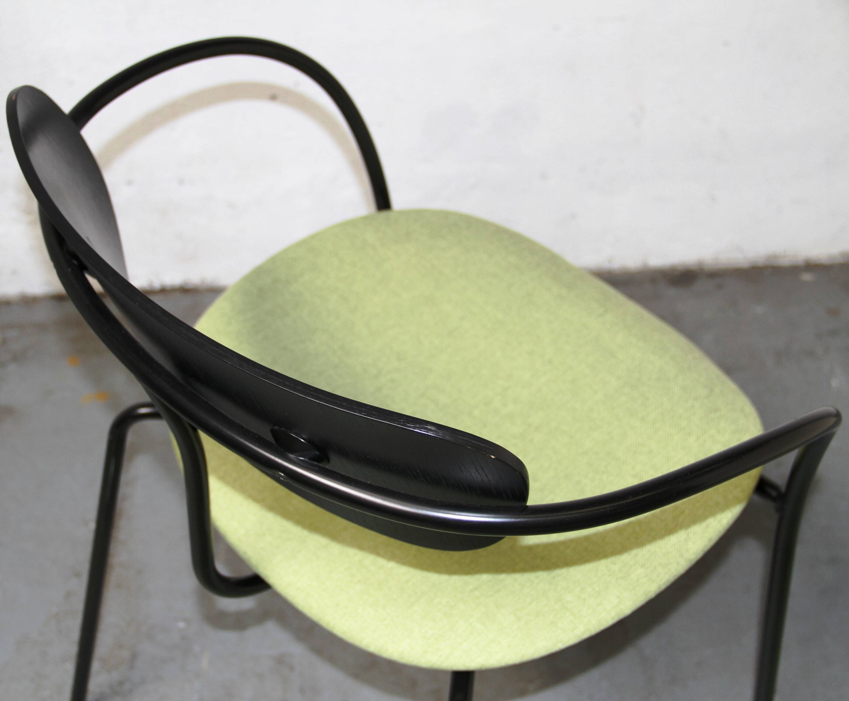 Pavilion AV4 chair, & Tradition