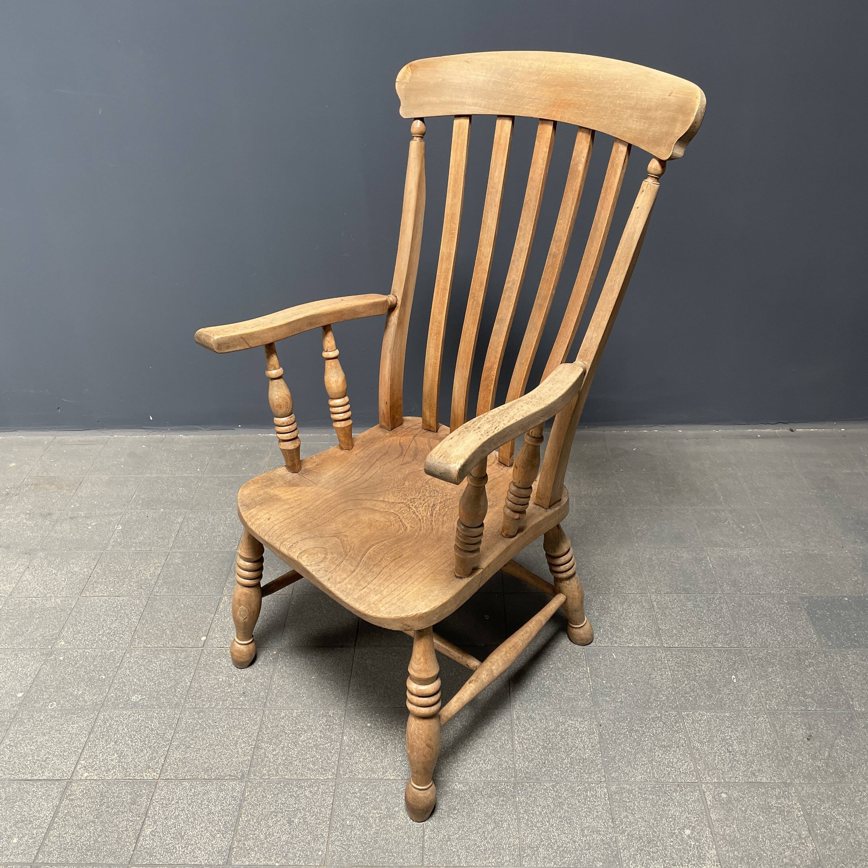 Fauteuil Windsor anglais en bois d'orme clair