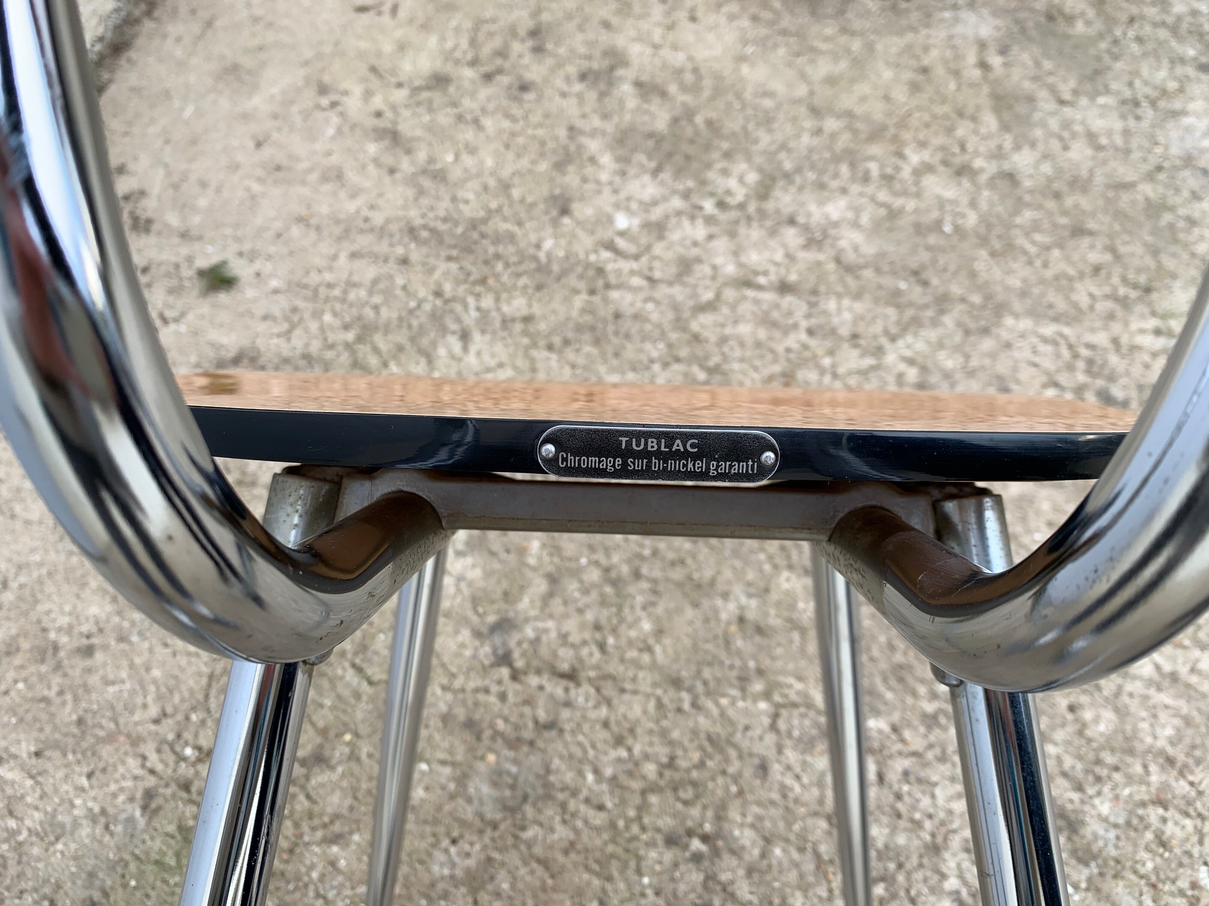 Chairs and stools Formica feet compass Tublac