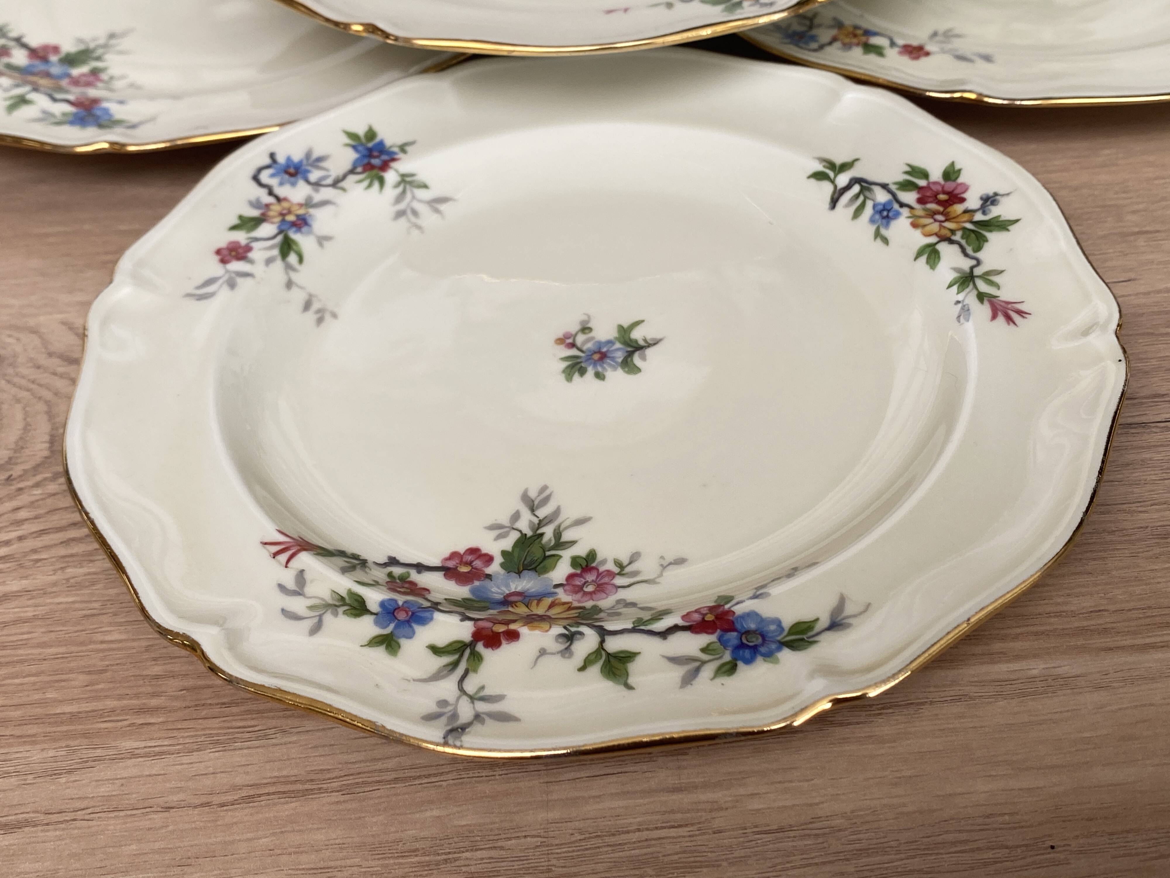 Set of 4 porcelain dessert plates