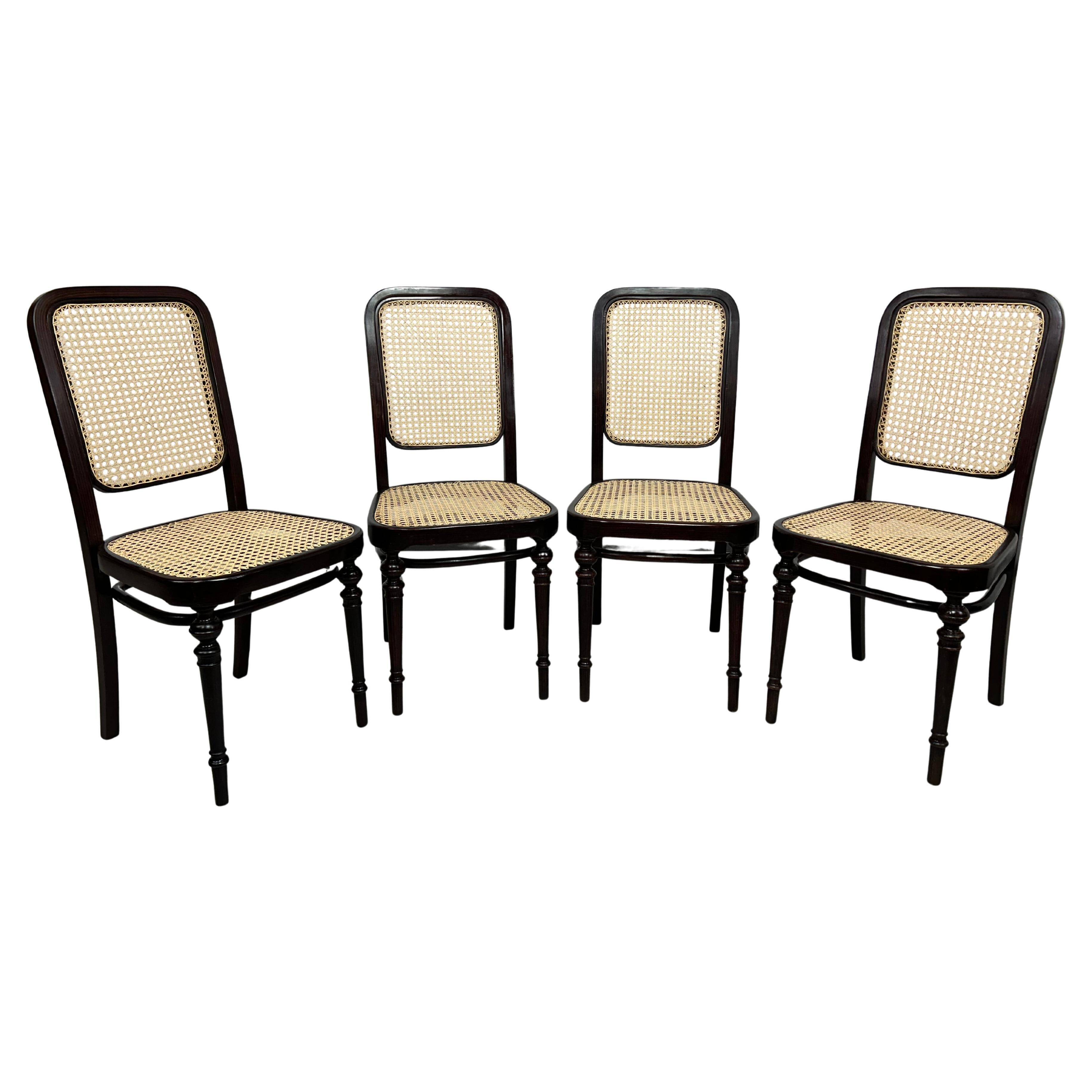 Set of 4 bentwood dining chairs by Thonet.