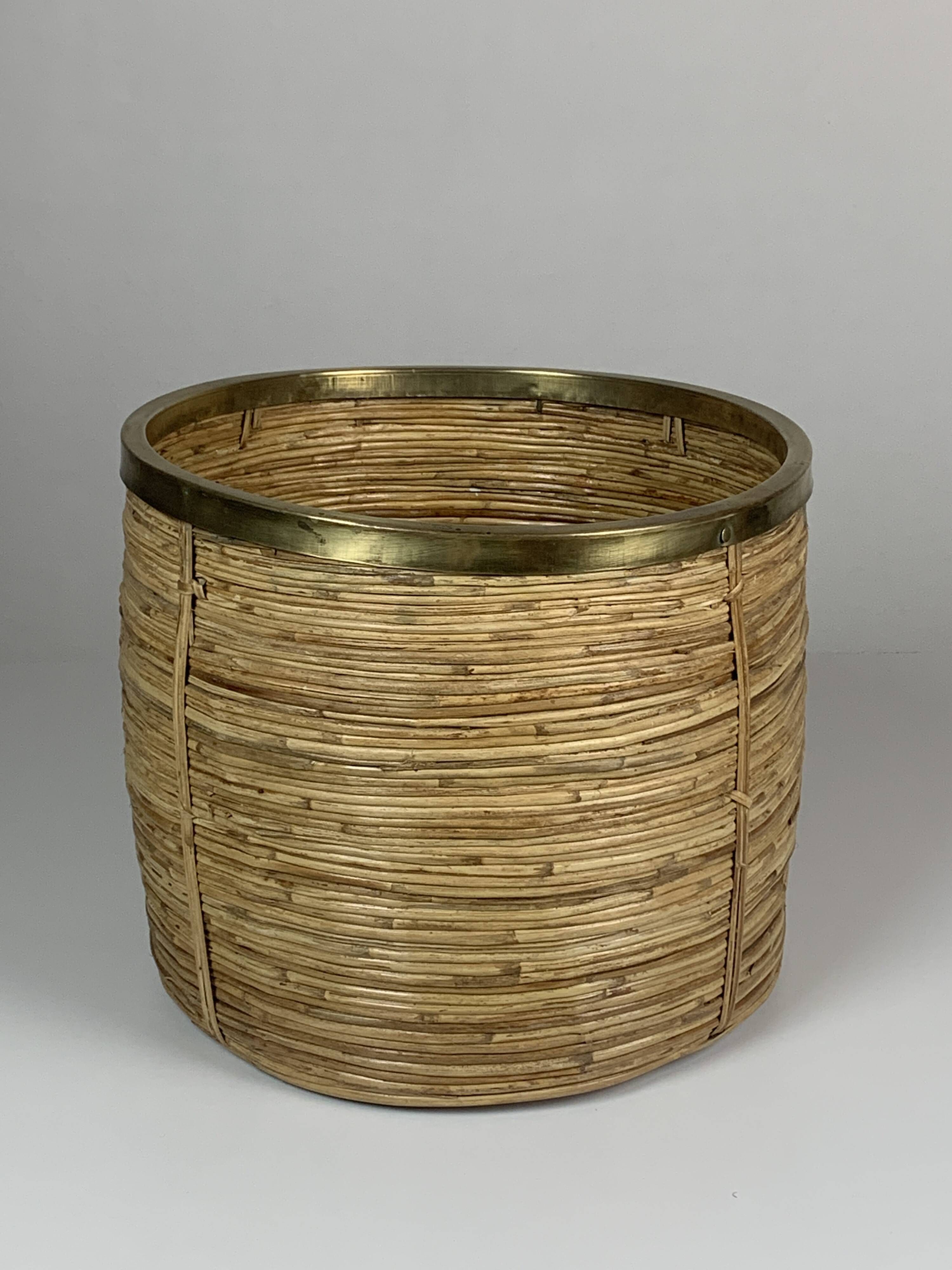 Set of 5 rattan pencil reed and brass plant holder baskets, Italy 1970s