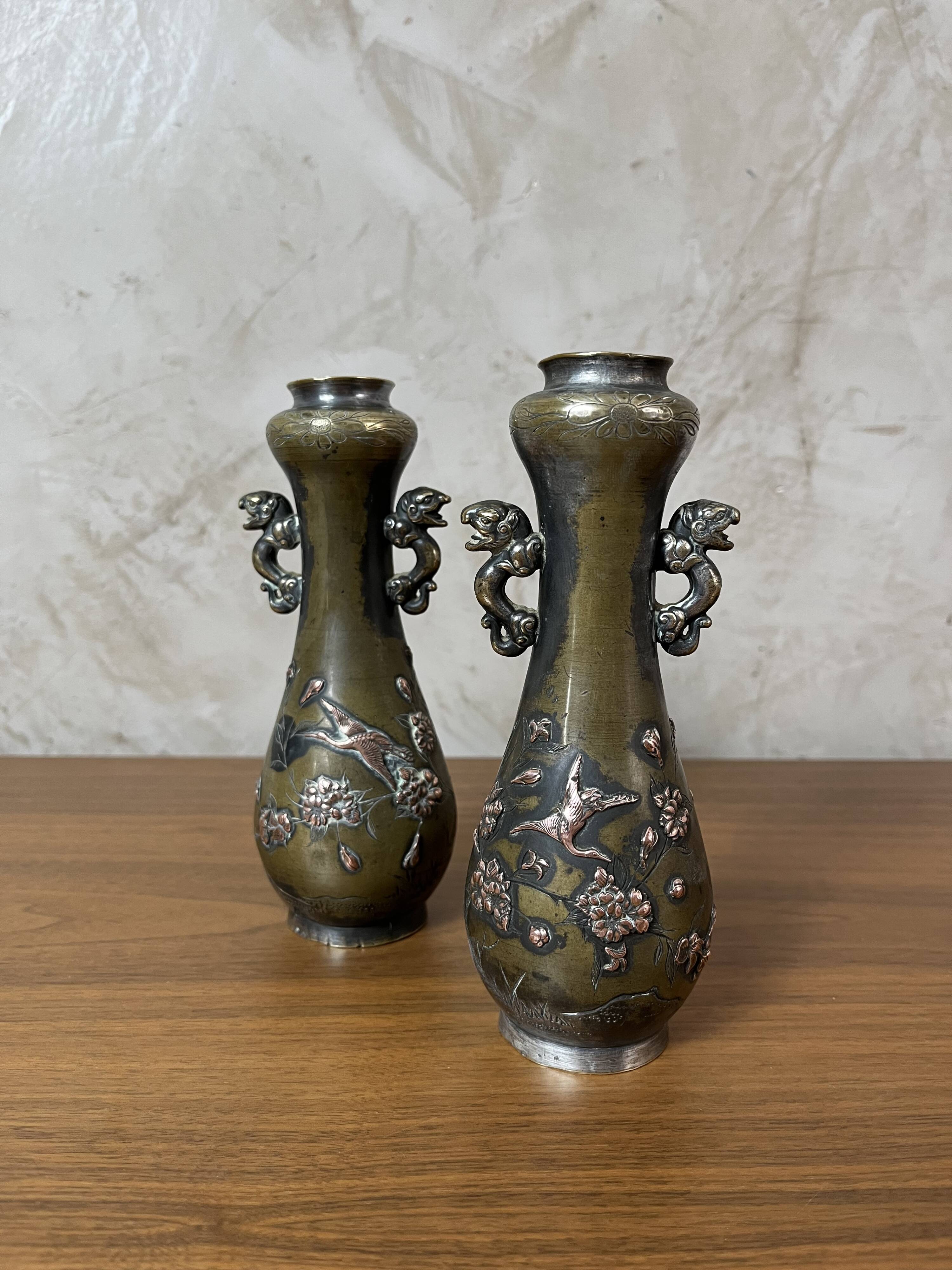Pair of bronze vases - Asian motifs in relief in copper