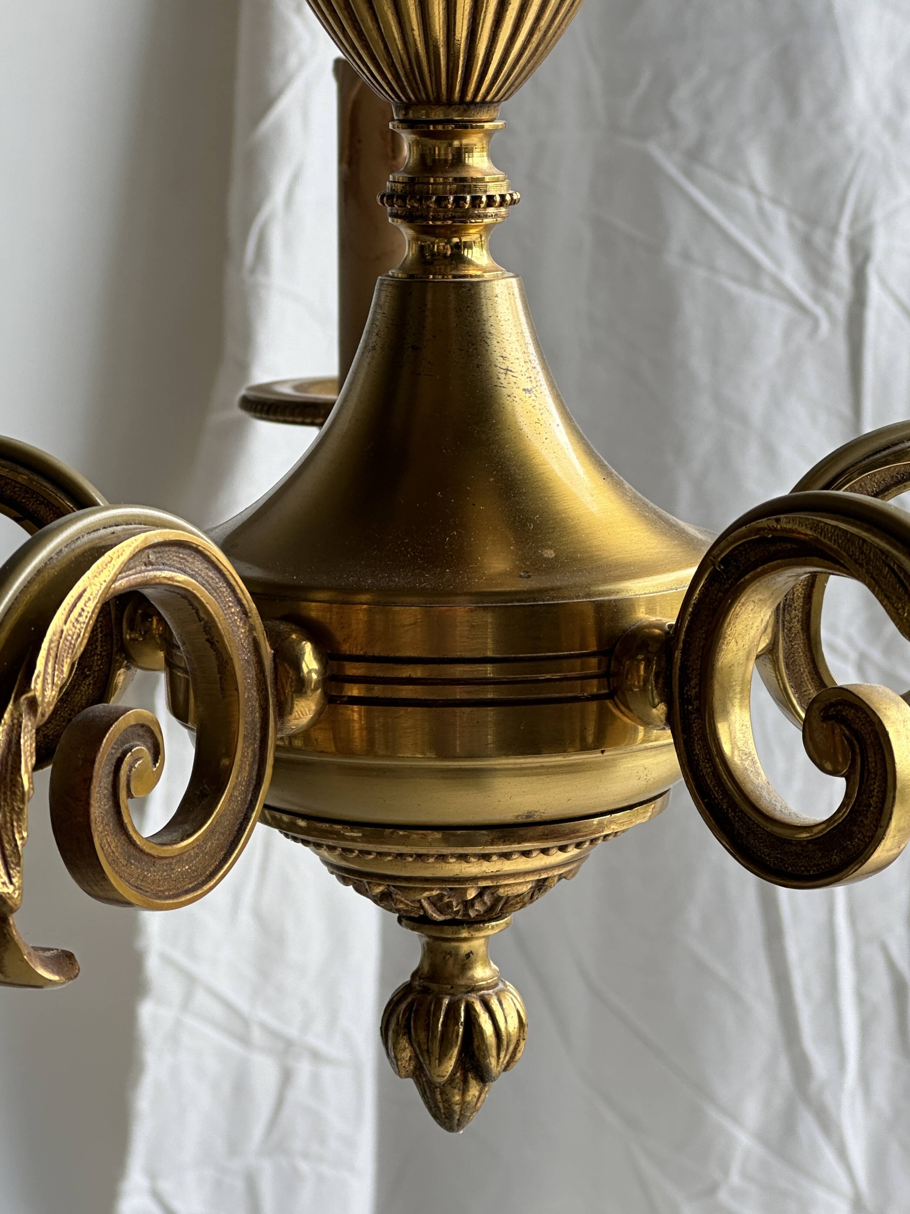 Classic 5-light gold chandelier