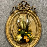 Louis XVI gilded wooden medallion frame with floral arrangement