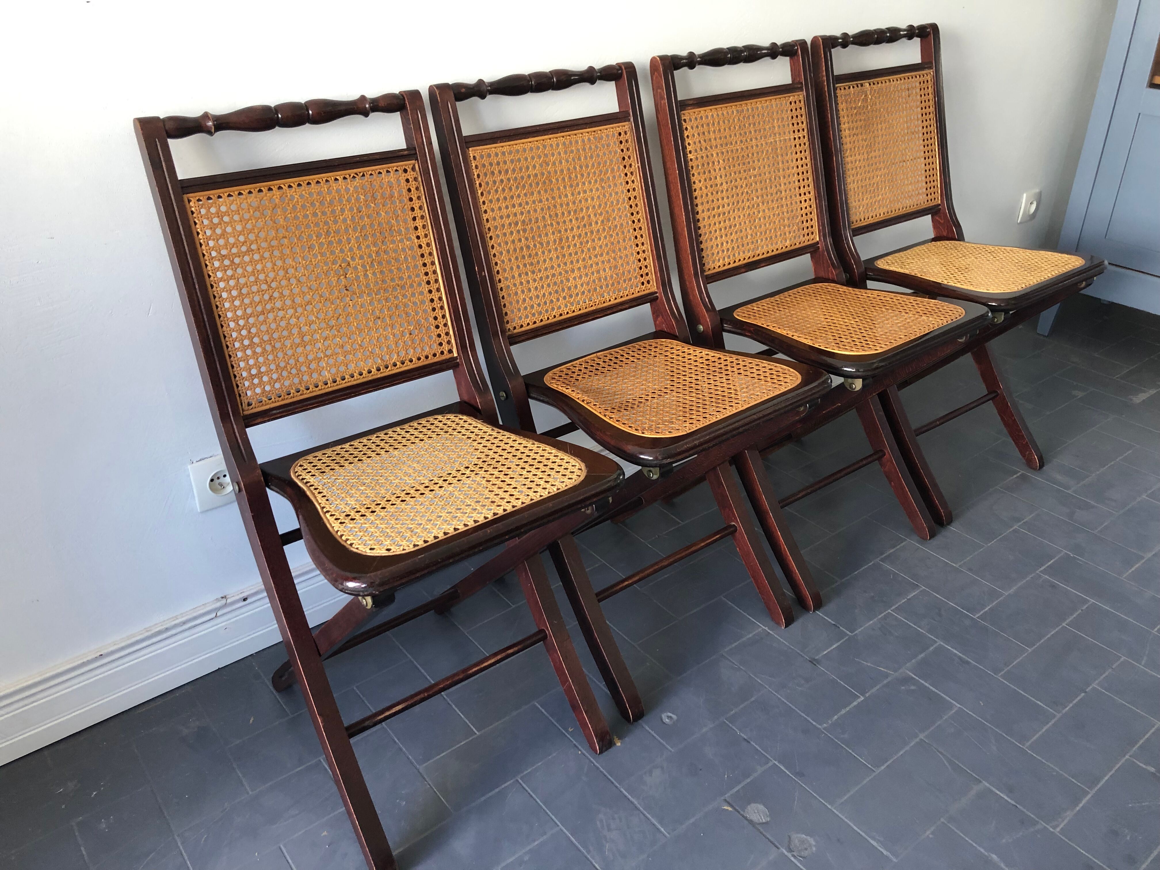 Following 4 folding chairs in mahogany and canned, 60 years.