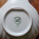 Porcelain scallop shell