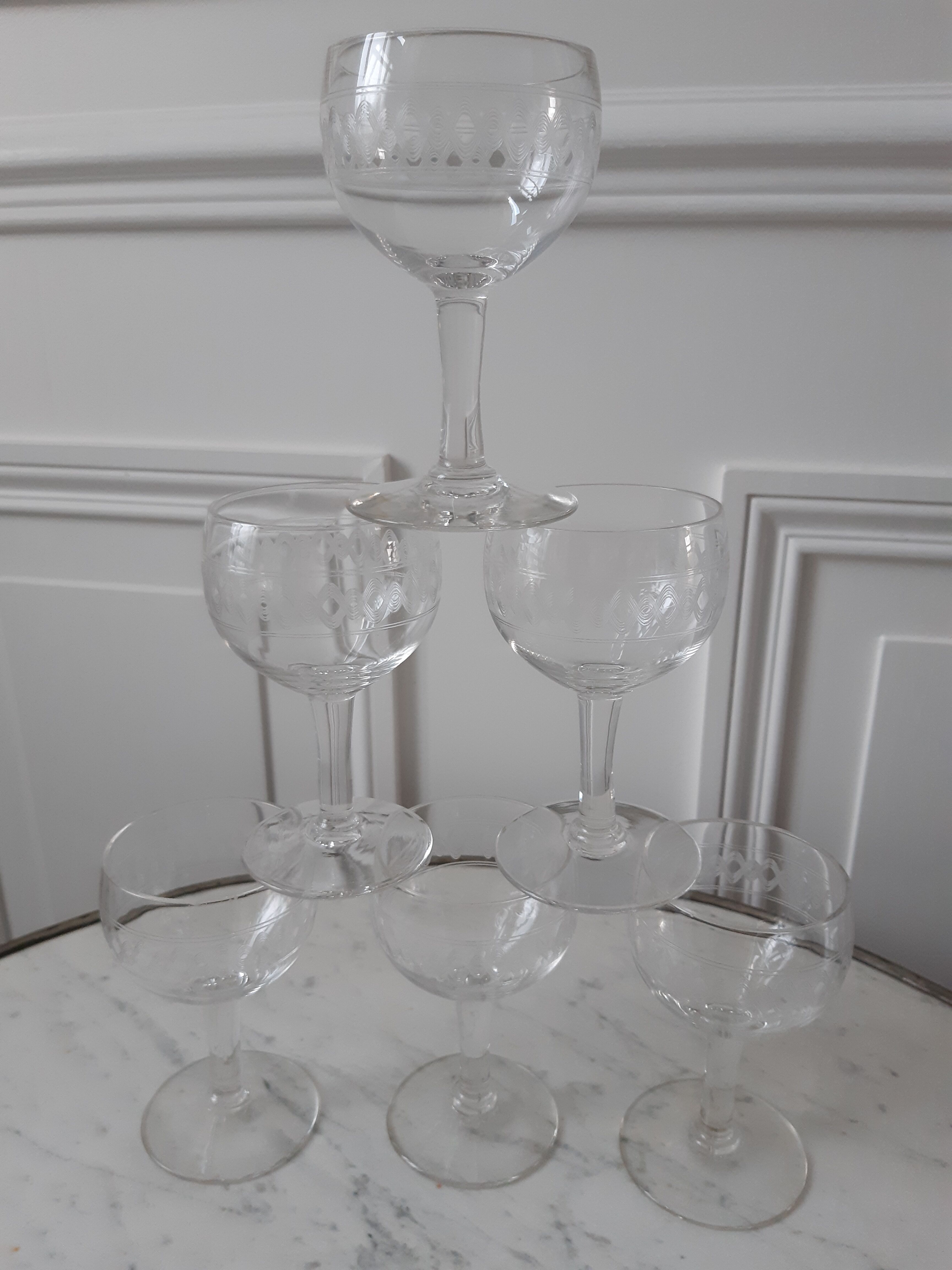 Set of 6 crystal wine glasses engraved 30s-40s