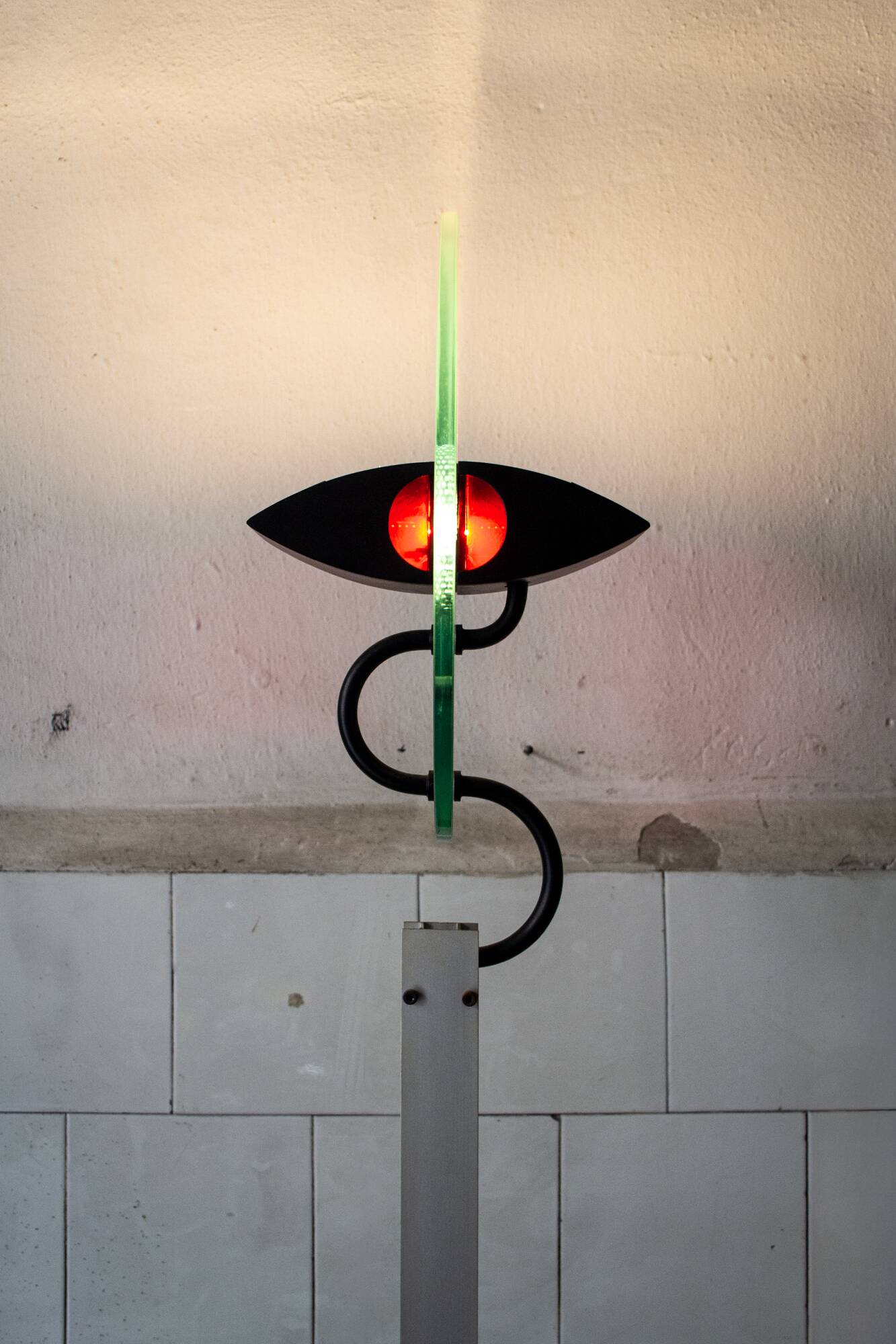 Lampada da terra Olympia di Carlo Forcolini per Artemide, anni '80