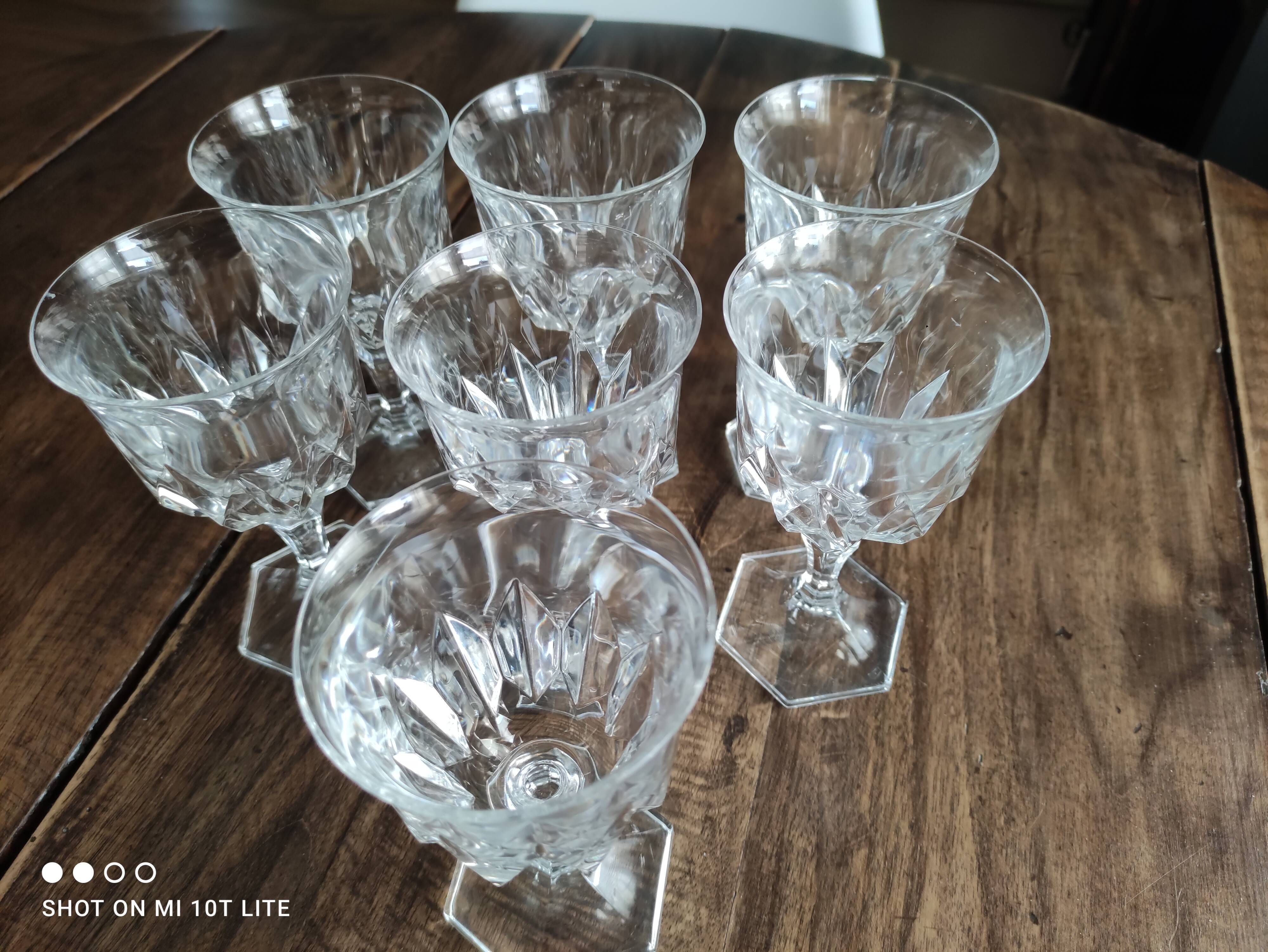Lot de 7 verres à vin blanc en verre ancien