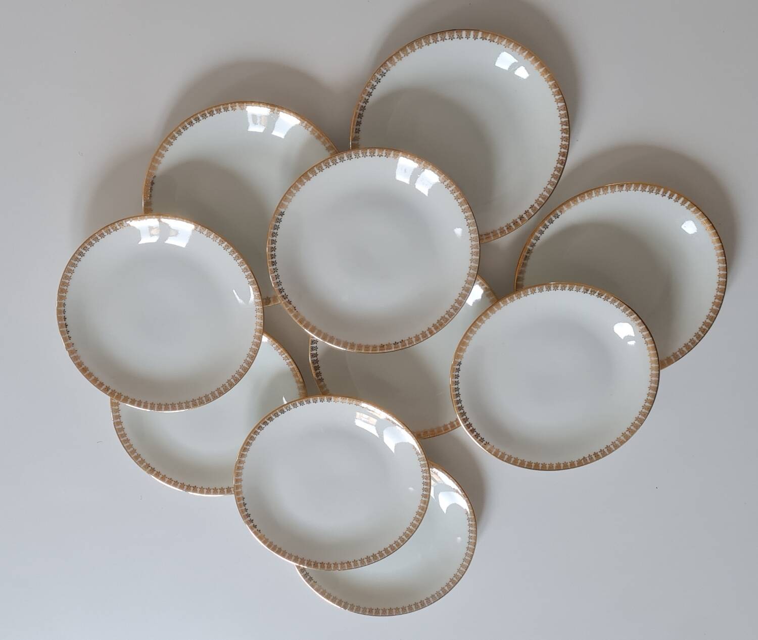 Set of 10 porcelain dessert plates
